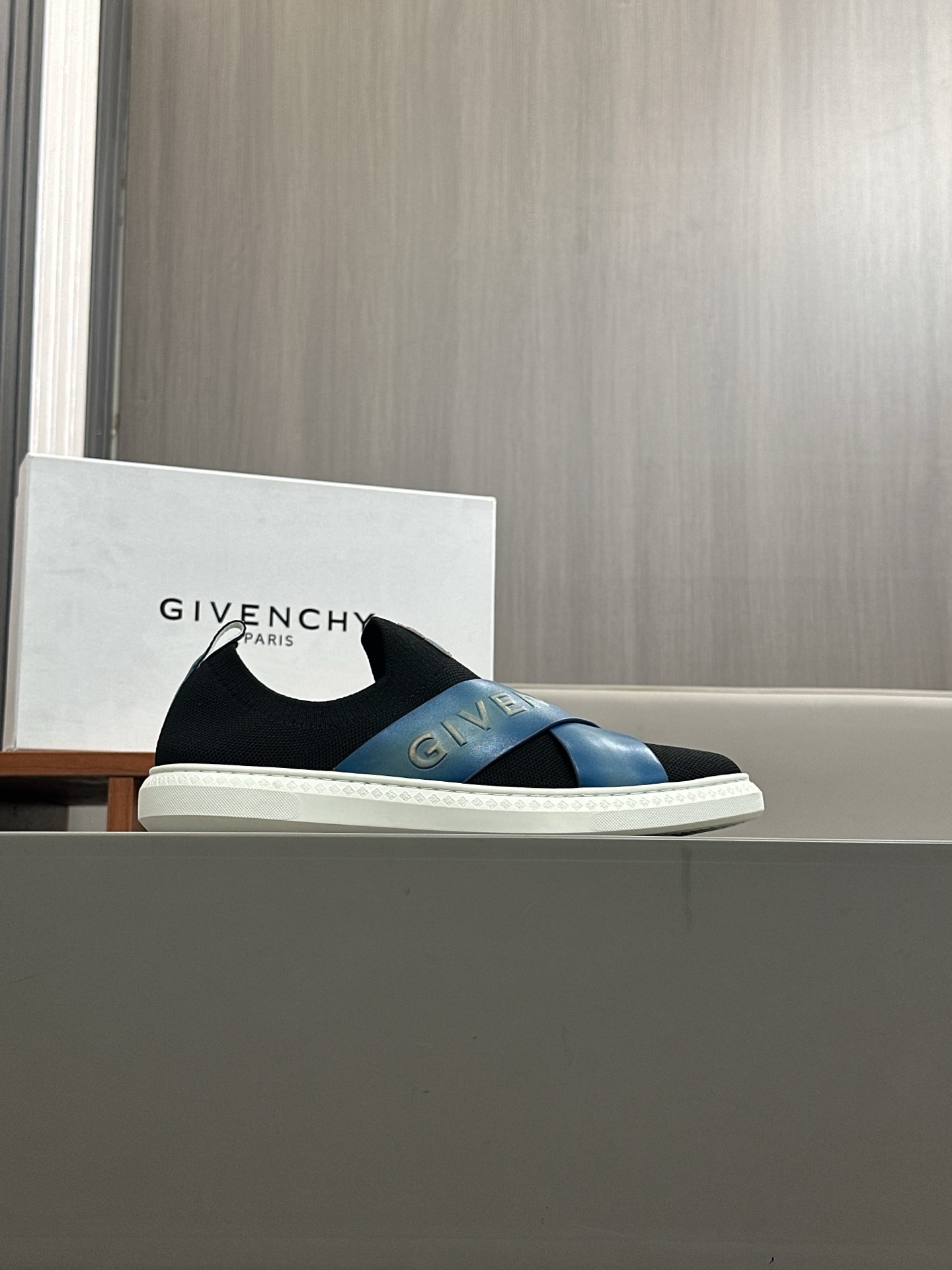Givenchy G Set Series Elastic Strapless Low-Top Sneakers With 4G Logo 5 i1745935272390 4469 0 5