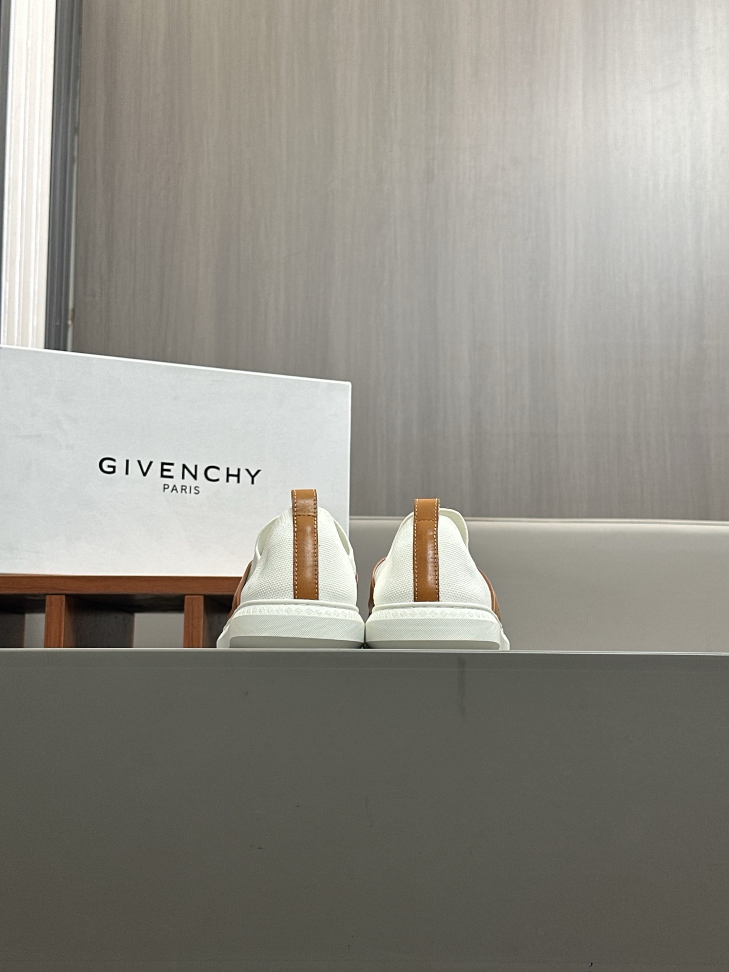 Givenchy G Set Elastic Band Low-Top Sneakers With 4G Logo - Sizes 38-44 9 i1745935298817 2215 0 6