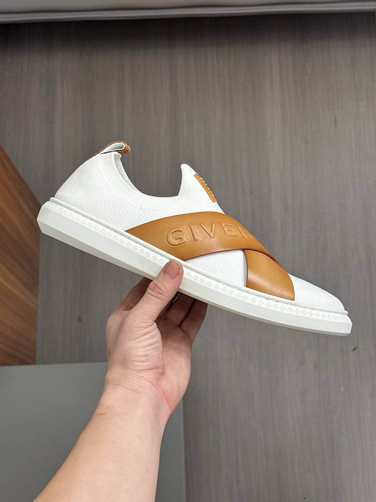 Givenchy G Set Elastic Band Low-Top Sneakers With 4G Logo - Sizes 38-44 6 i1745935298880 6634 0 3