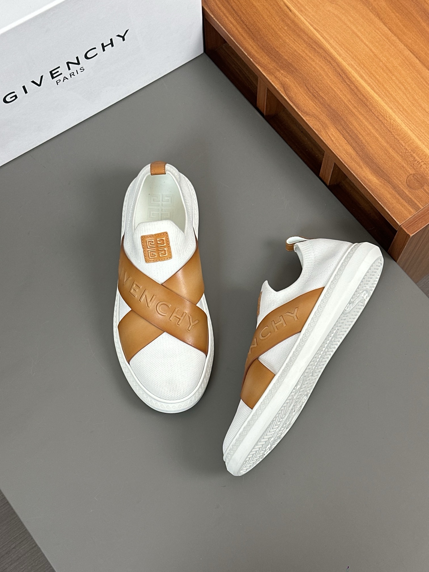 Givenchy G Set Elastic Band Low-Top Sneakers With 4G Logo - Sizes 38-44 3 i1745935298891 8847 0 1