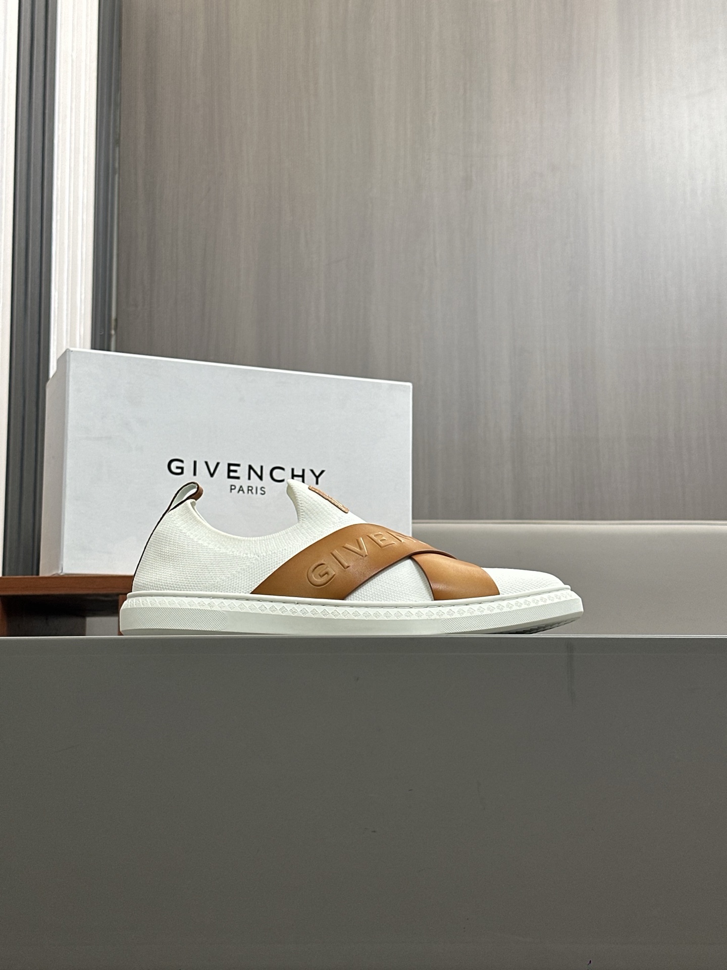 Givenchy G Set Elastic Band Low-Top Sneakers With 4G Logo - Sizes 38-44 5 i1745935299539 9836 0 5