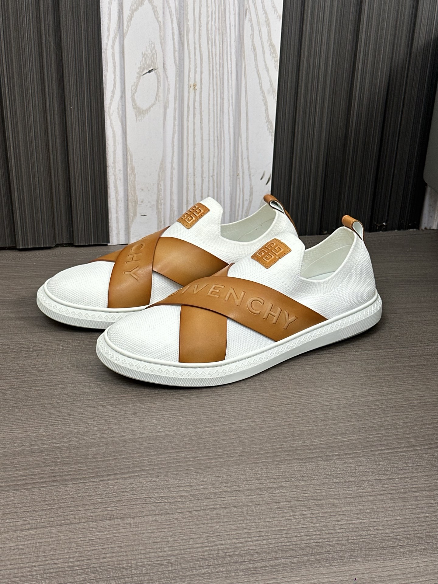 Givenchy G Set Elastic Band Low-Top Sneakers With 4G Logo - Sizes 38-44 7 i1745935299544 9461 0 4