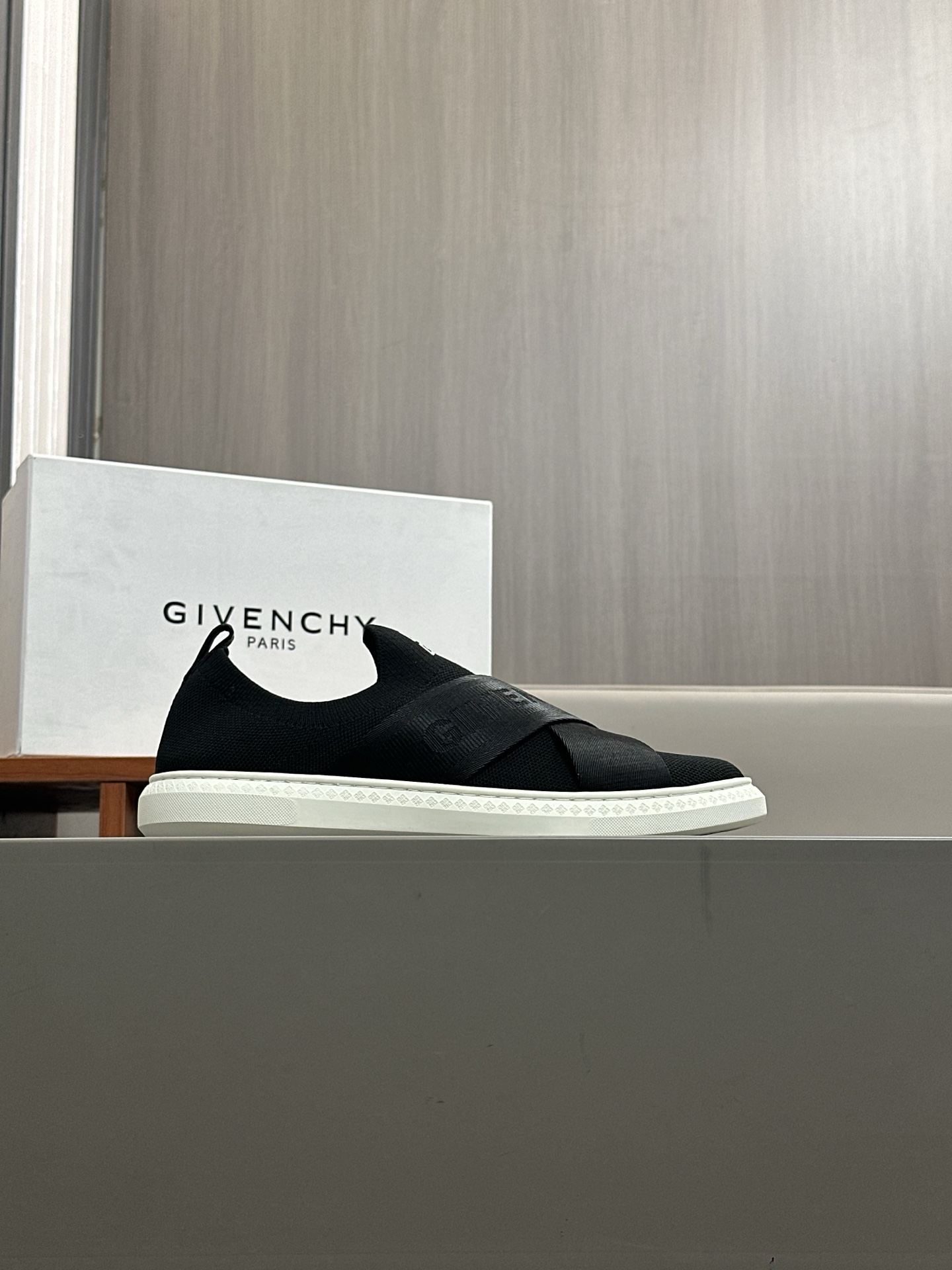 Givenchy G Set Elastic Low-Top Sneakers With 4G Logo - Black 5 i1745935323193 1048 0 5