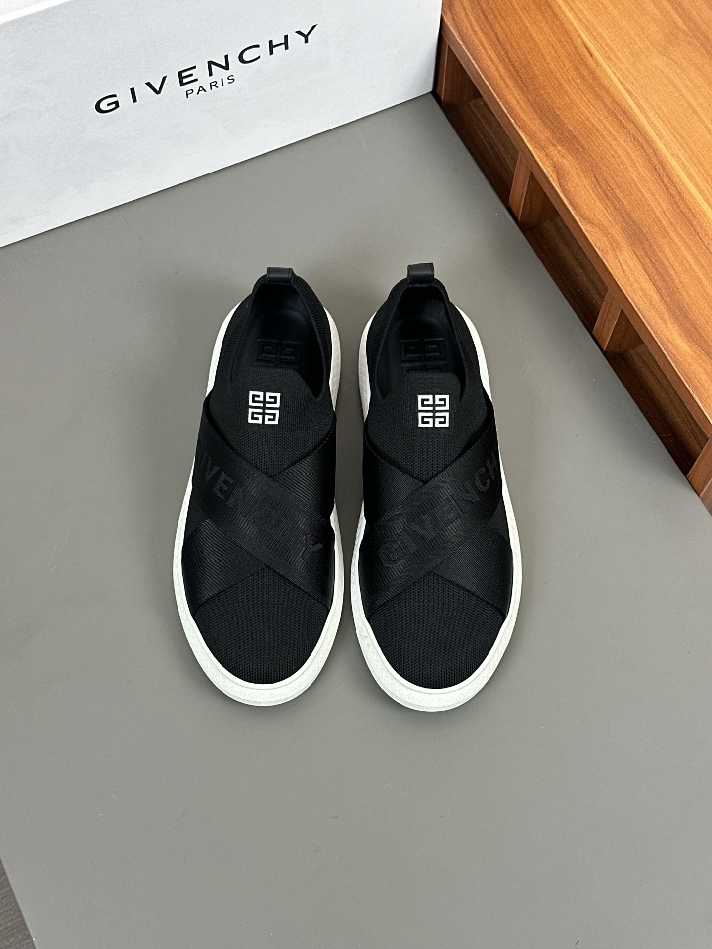 Givenchy G Set Elastic Low-Top Sneakers With 4G Logo - Black 1 Givenchy G Set Elastic Low-Top Sneakers With 4G Logo - Black
