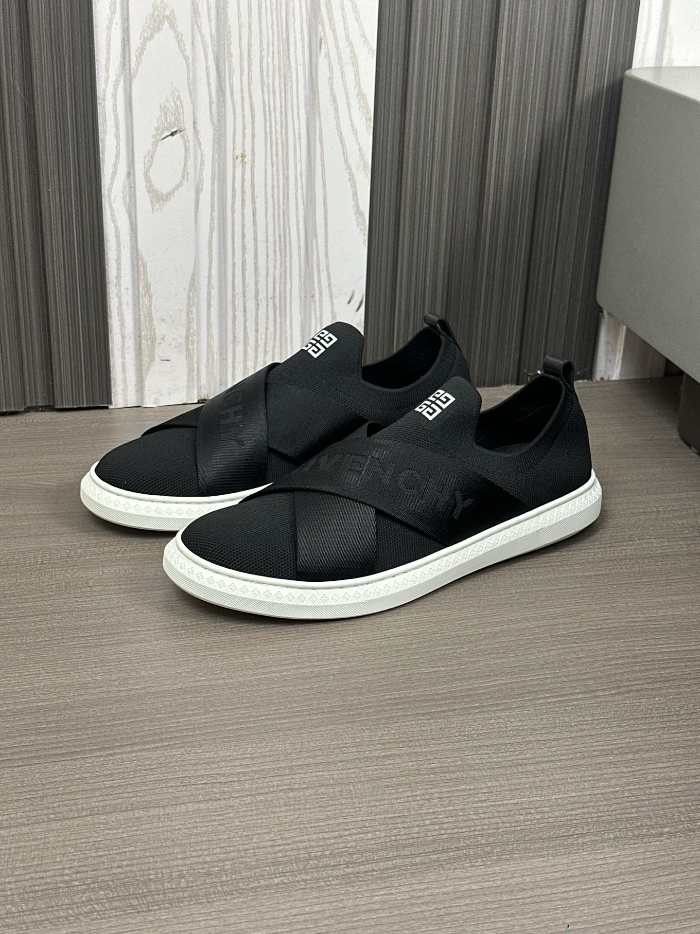 Givenchy G Set Elastic Low-Top Sneakers With 4G Logo - Black 7 i1745935323228 9608 0 4