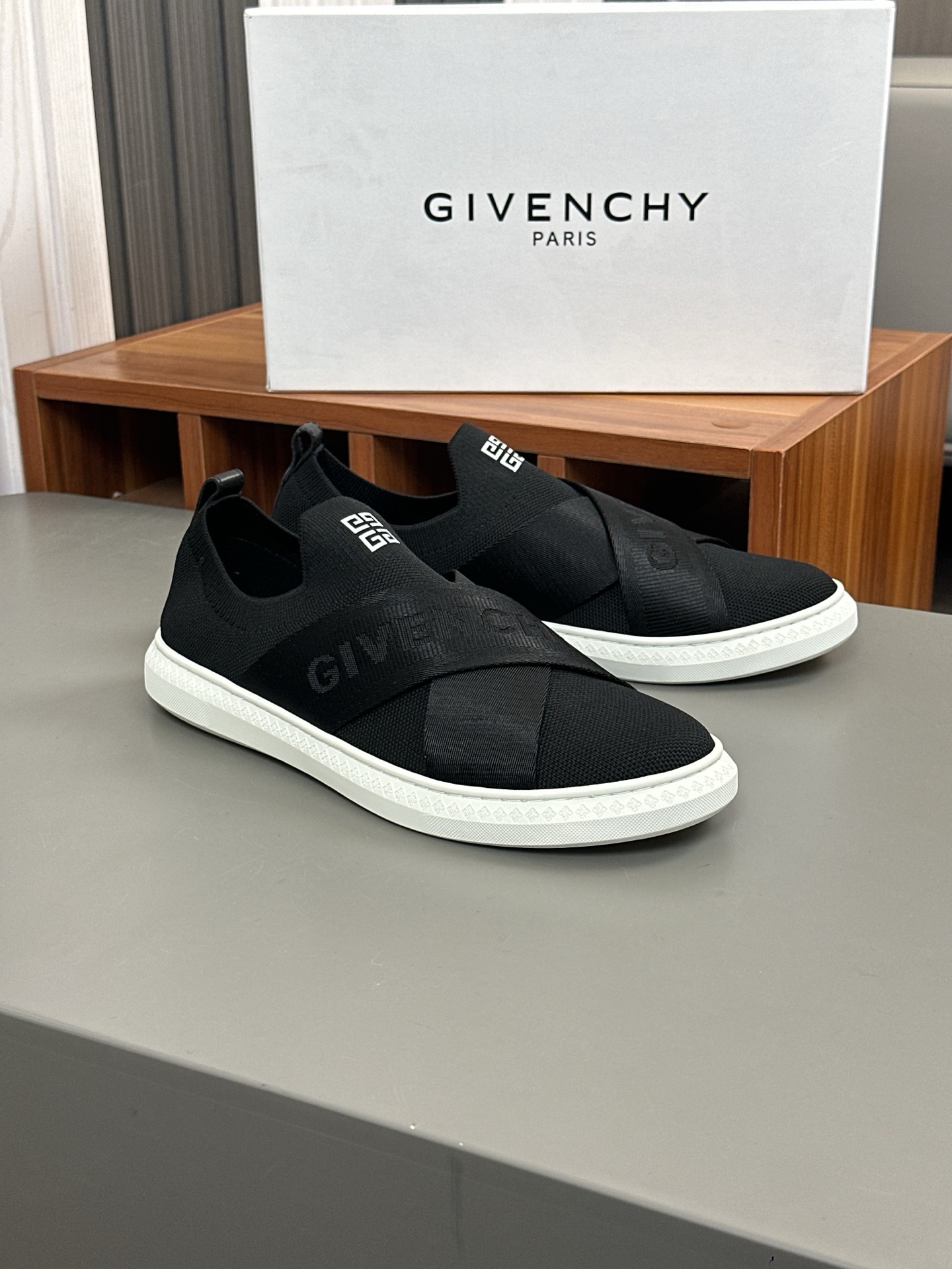 Givenchy G Set Elastic Low-Top Sneakers With 4G Logo - Black 4 i1745935323268 3872 0 2