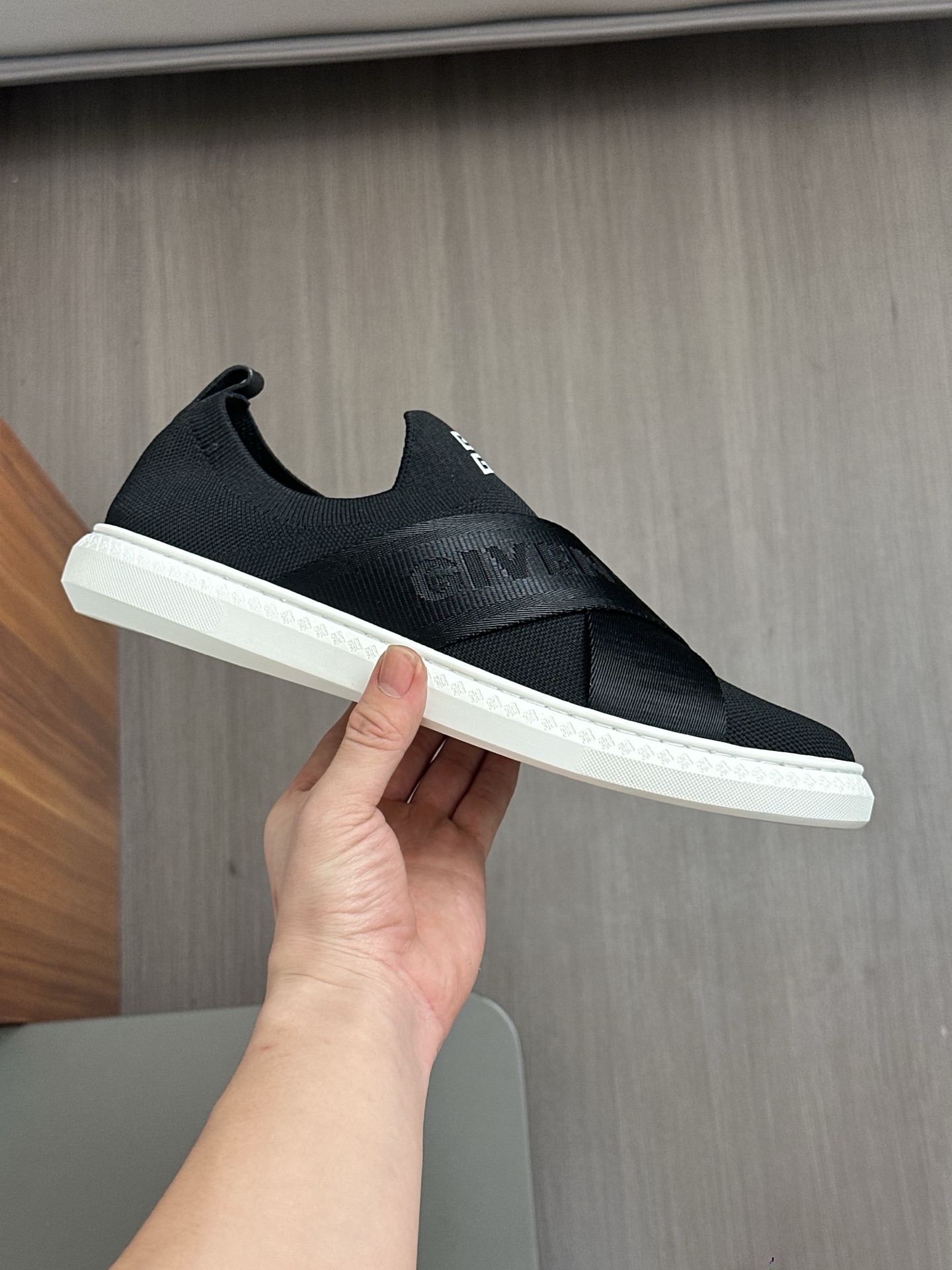 Givenchy G Set Elastic Low-Top Sneakers With 4G Logo - Black 6 i1745935323865 5965 0 3