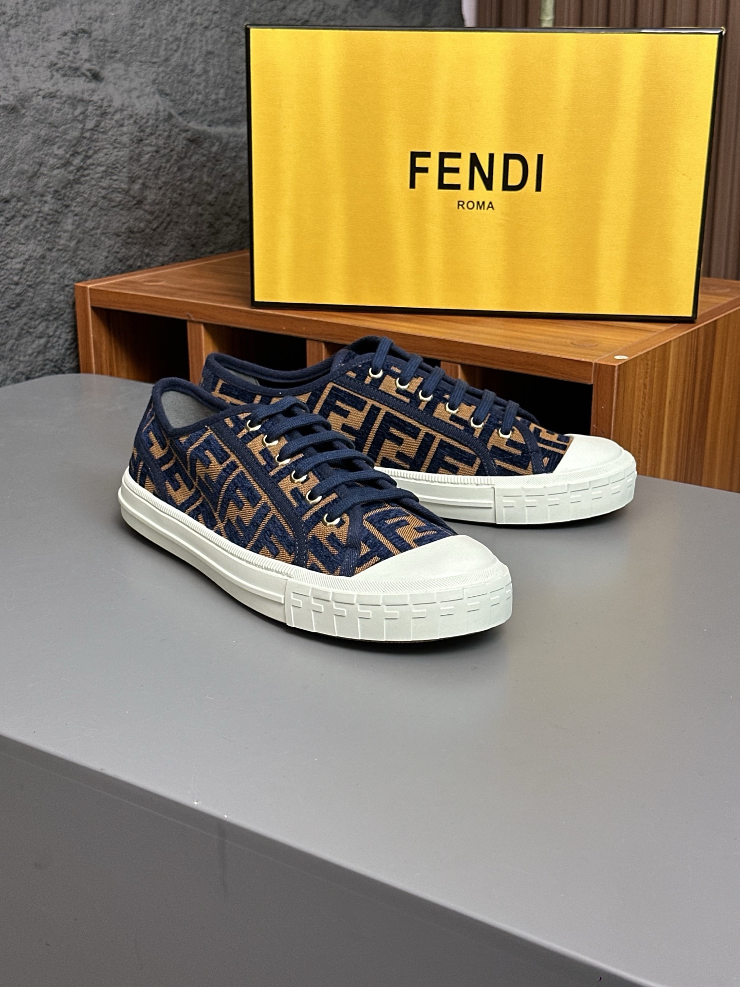 FENDI Fendi Match Zapatillas con cordones de los hombres. tamaño; Pareja 35- (mujeres) 3945 (hombres