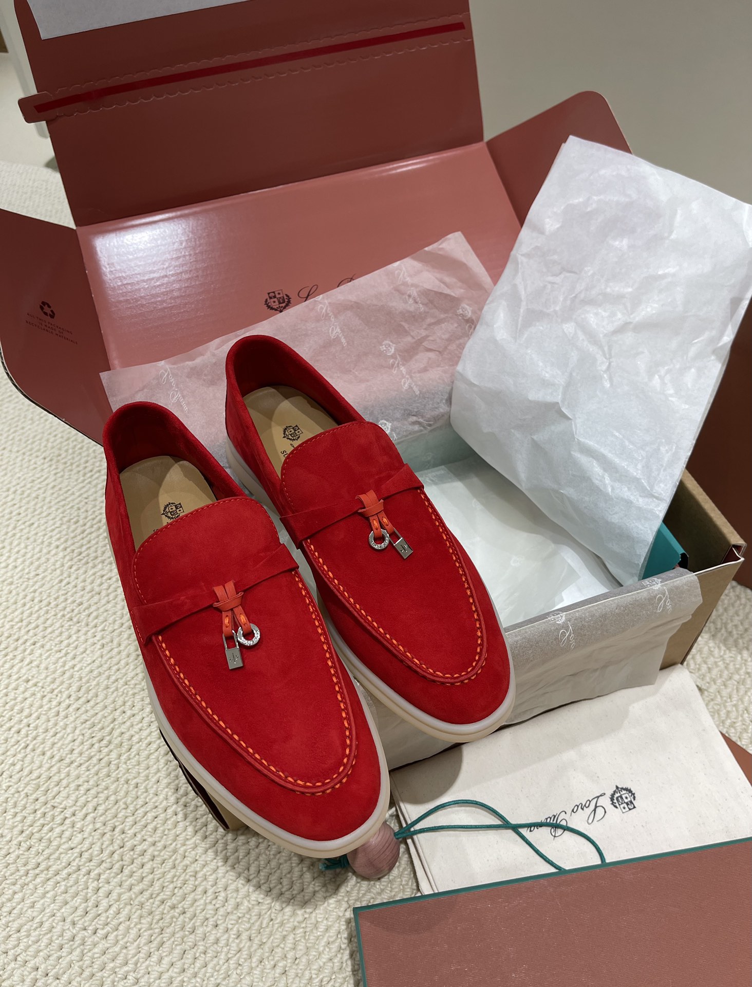 NO:421017,Certificate Italian Loro Piana Treasure Brand LP Italian Handmade Women's Shoes A top luxury brand from Italy!  Brand that can match Hermes has always been loved by many people with its high-end and simple style, and it is super comfortable to wear. Size35-42 (customized for 41/42), casual shoes/sports shoes, hermes, loro piana, loro piana, sneakers19860909证书 意大利Loro piana宝藏品牌 LP意大利手工女鞋 一款来自意大利顶级奢侈品牌！能与爱马仕匹配的品牌 一直以来以高级简约的风格得到很多人喜爱,上脚超级舒服 size35-42（41/42订做）,休闲鞋/运动鞋,hermes,loro piana,loro piana,sneakers,Women's Shoes