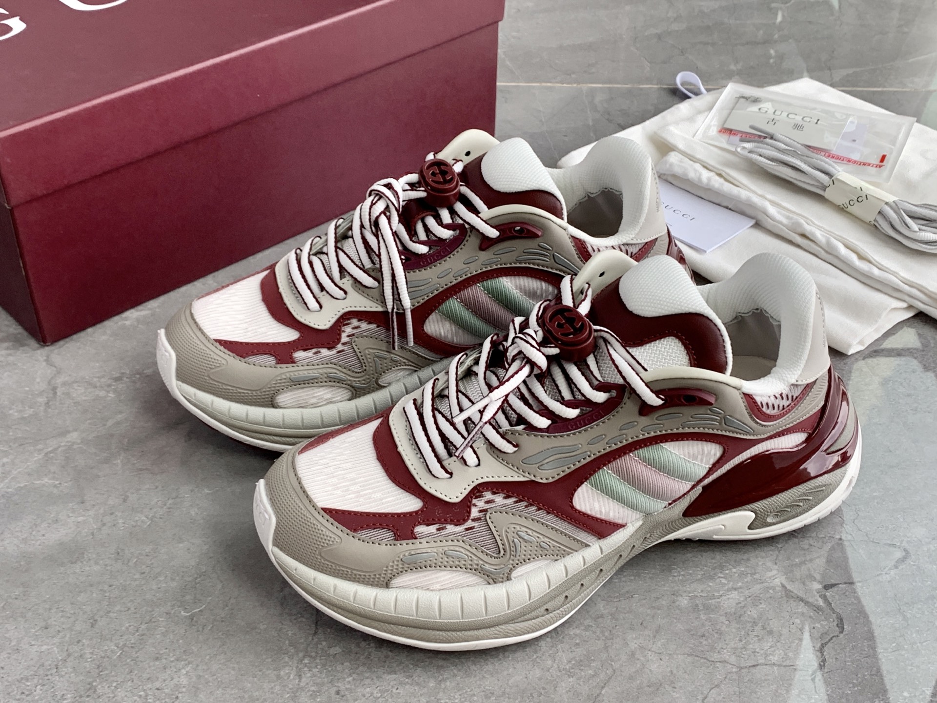 NO:615861,[Couple] The king of bombs is coming, Gucci 2.0 pair of G-heightened retro dad shoes, size 36 37 38 39 40 41 42 43 44 45 sports shoes, a new interpretation of the brand's iconic striped webbing elements, when retro genes collide with futuristic design, this new pair of Gucci shoes directly reaches the trend threshold  Color caron contrast + classic stripes, GG reflective piping, visual impact, with high-gloss filter for street use. The structure is multi-layer splicing of different materials, breathable mesh, leather shaping, 5-layer combination outsole of EVA rubber u carbon plate, increased by 5CM, fashionable and practical online. Double G midsole + iconic double G lock shoelaces, retro DNA is crazy and restless, every step is based on the trendy aesthetic, casual shoes/sports shoes, gucci, gucci, sneakers19860909【情侣】王炸来袭古驰Gucci2.0双G增高复古老爹鞋 码数36 37 38 39 40 41 42 43 44 45 运动鞋焕新演绎品牌标志性条纹织带元素,当复古基因撞上未来感设计,这双古驰新鞋直接把潮流阈值拉满 配色卡龙撞色+经典条纹,GG反光滚边,视觉冲击拿捏,出街自带高光滤镜 结构多层异材质拼接,网纱透气、皮革定型,大底EVA橡胶u碳板5层组合大底,增高5CM,时髦与实用双在线 双G中底+标志性双G锁扣鞋带,复古DNA疯狂躁动,每一步都踩在潮流审美上,休闲鞋/运动鞋,gucci,gucci,sneakers,Women's Shoes