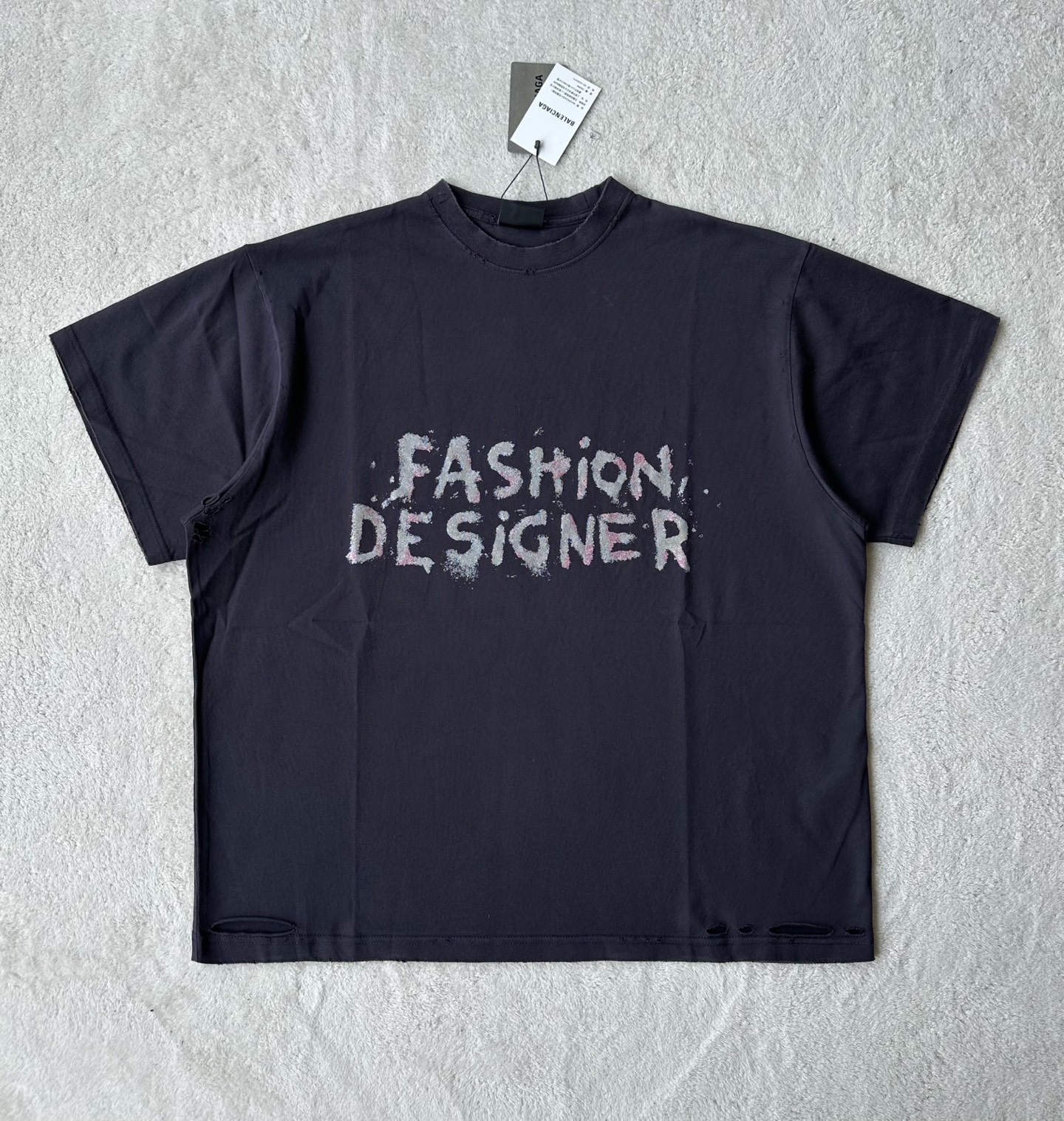 Balenciag*a…🆕原版级🆕金沙闪亮印花圆领短袖

⚠原¥7,500...