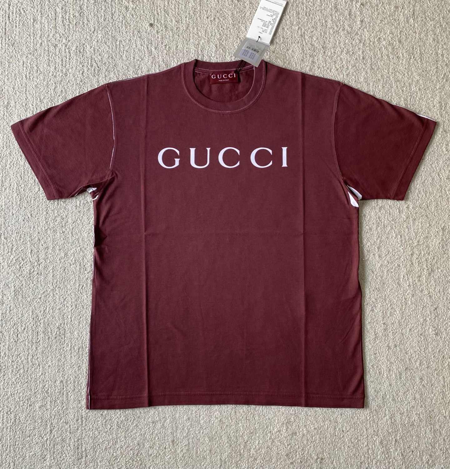 Gucc*i…🆕原版级🆕白边喷色圆领短袖
发售色系： 暗酒红...