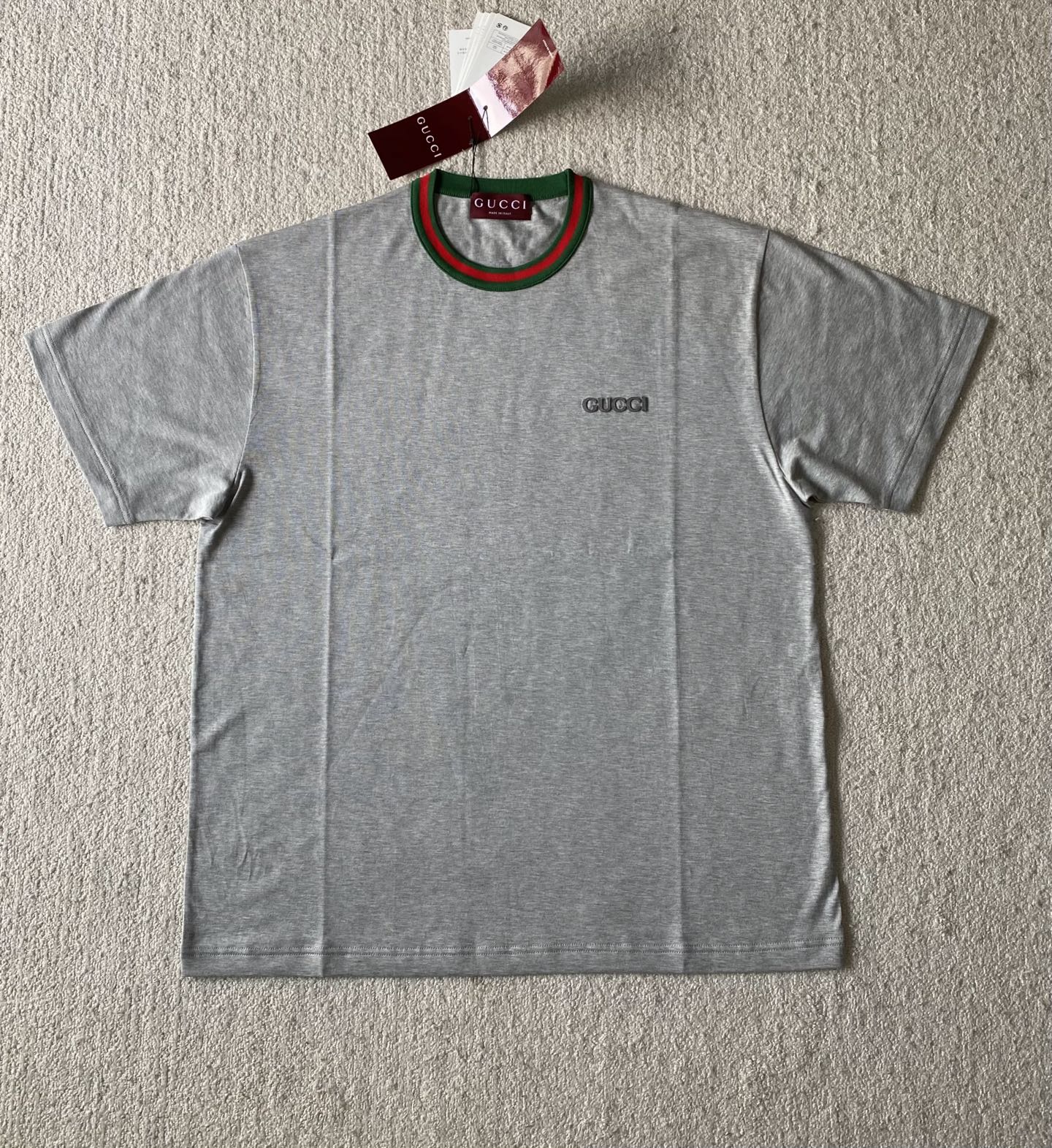 Gucc*i…🆕原版级🆕红绿织带领 圆领短袖
灰色➕白色

⚠ZP...