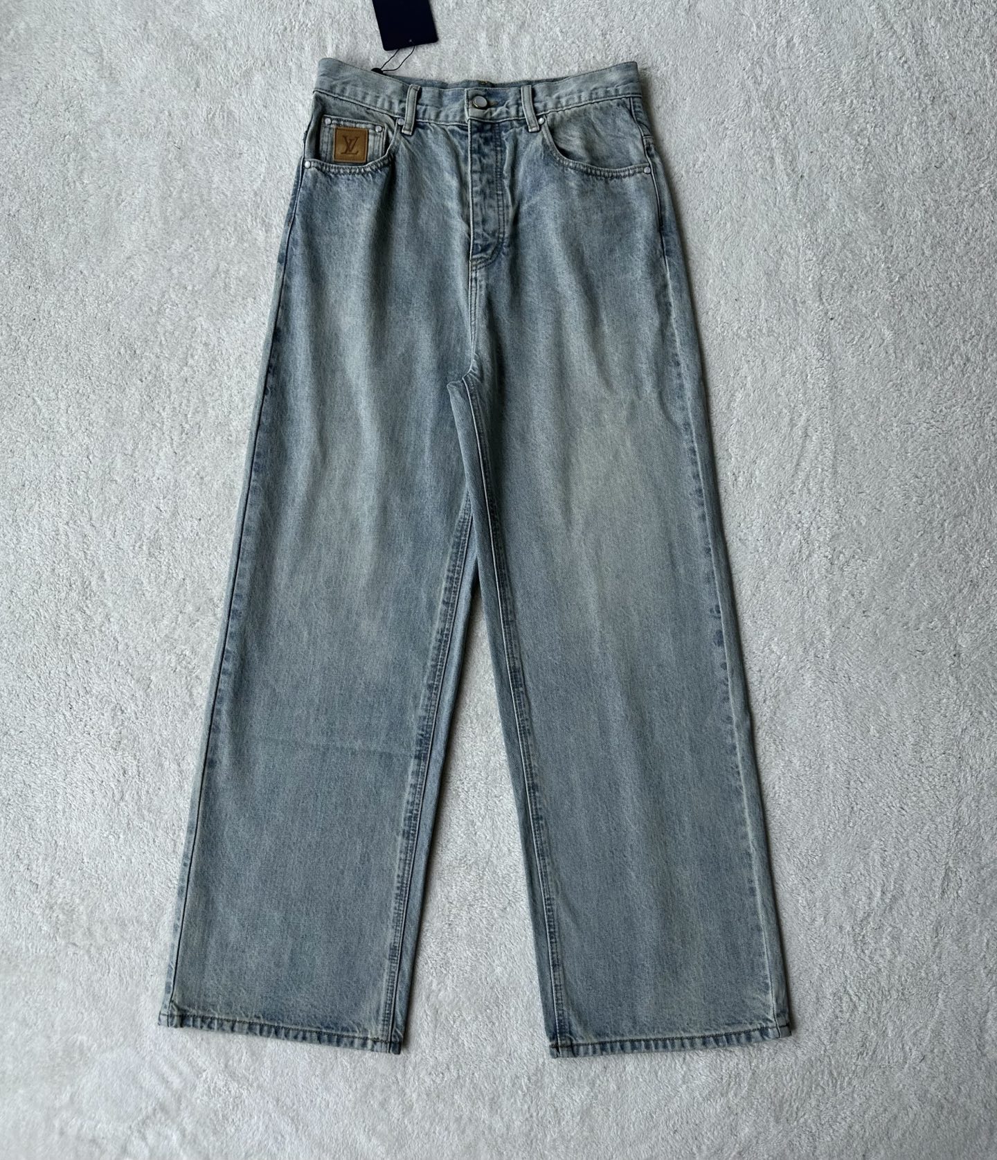 Louis*V…🆕臀部大刺绣标识 牛仔长裤
定制蓝面雅致加厚高...