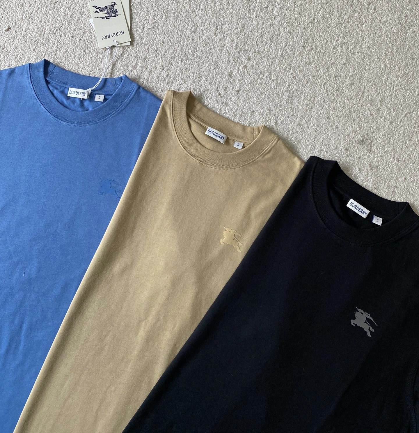 Burberr*y…🆕原版级🆕圆马印花圆领短袖
发售色系：黑、...