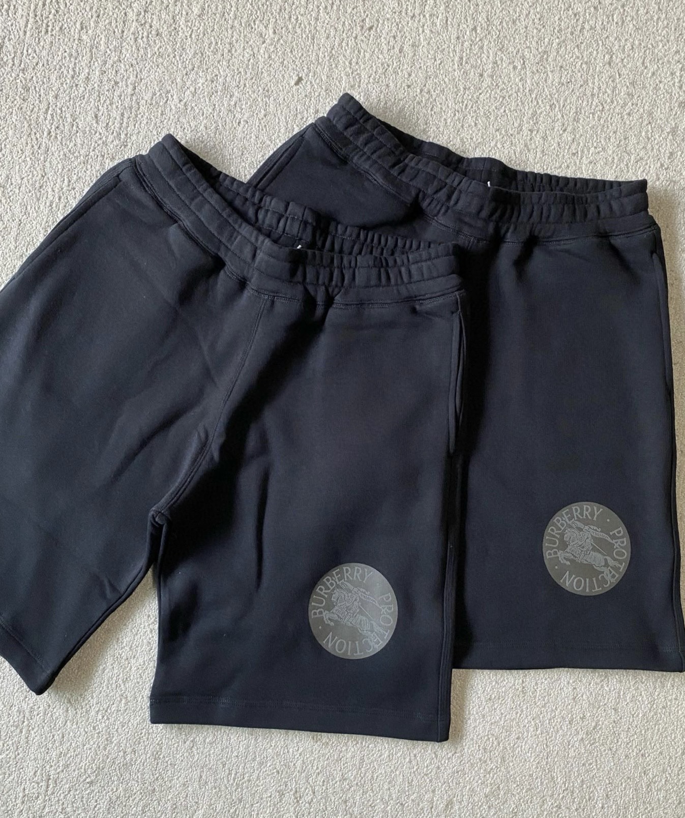 Burberry  休闲短裤服装,包 2