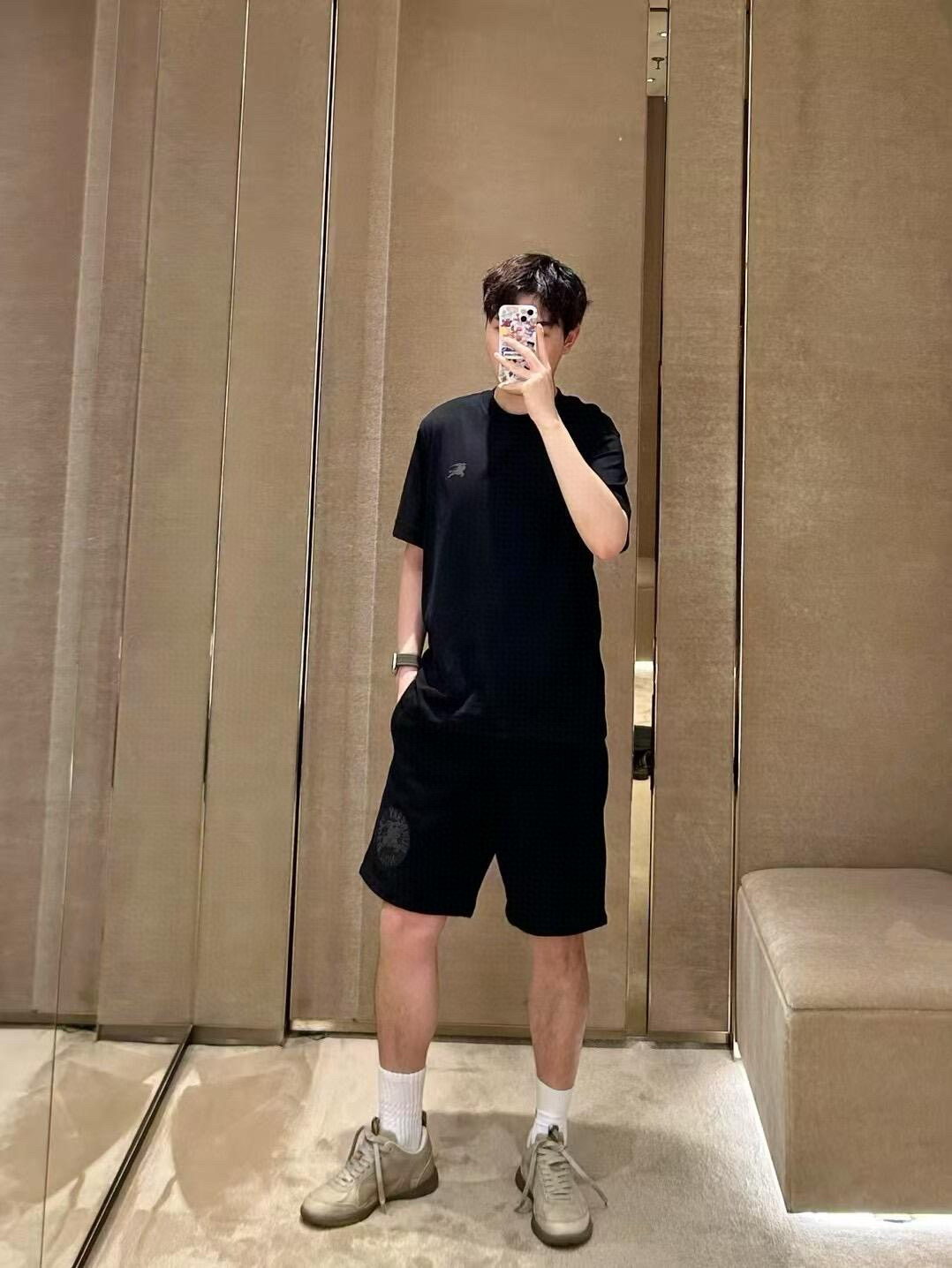 Burberry  休闲短裤服装,包 2