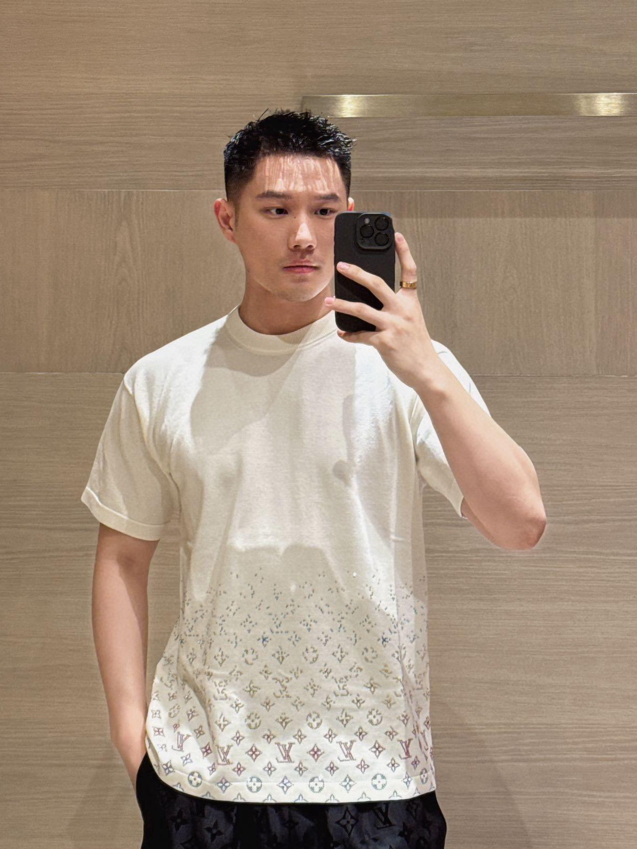 Louis Vuitton  毛织短袖服装,包 4