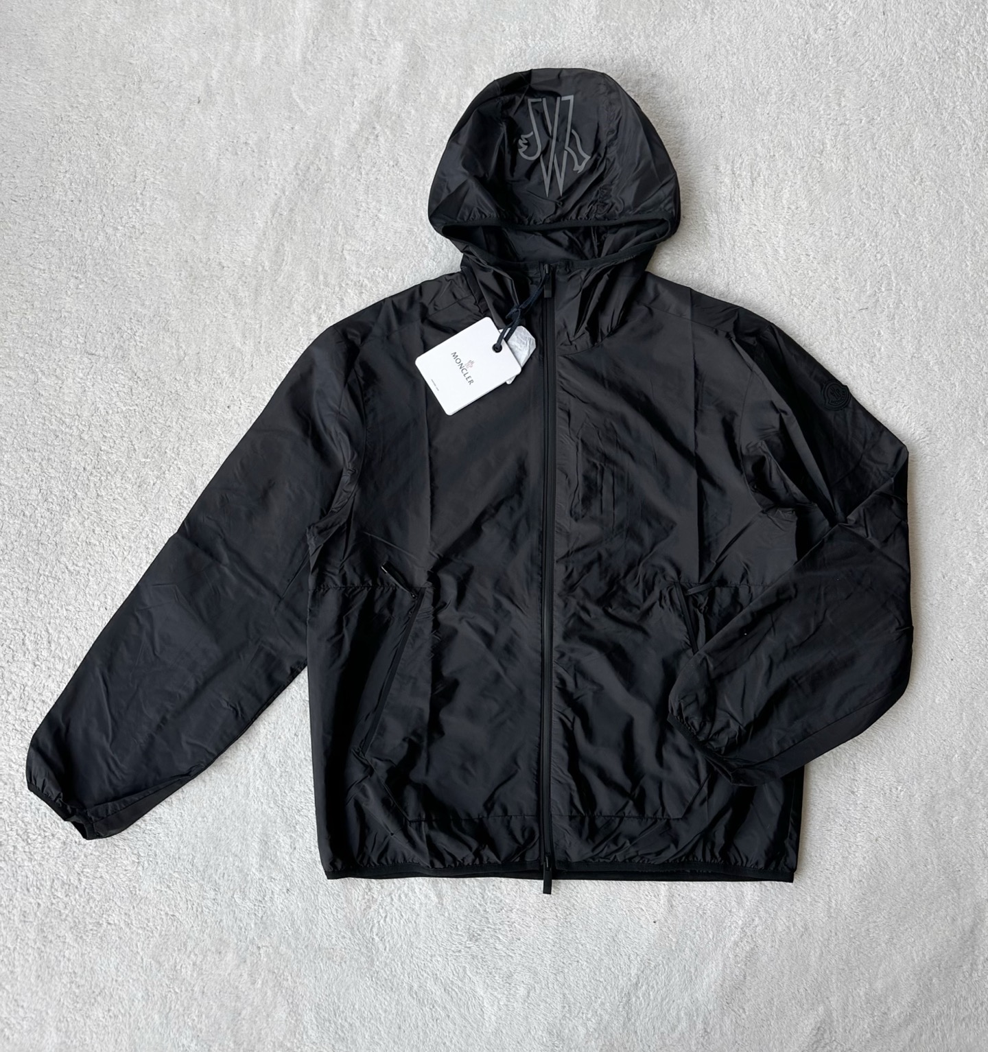 Moncle*r…🆕原版级🆕印花连帽风衣夹克外套

面料选择:
采...