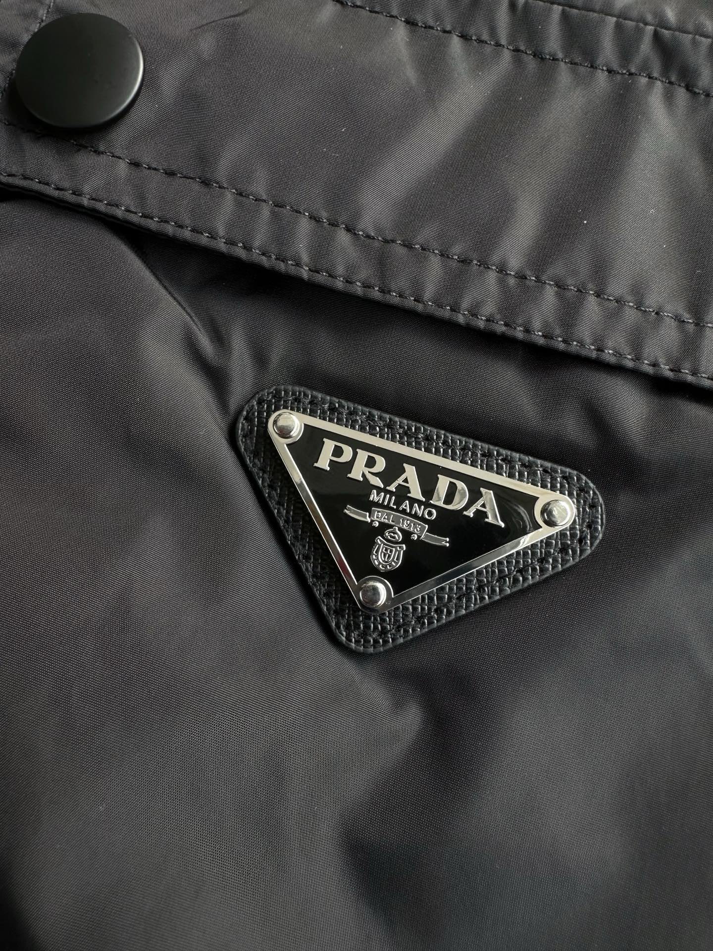 Prada  长裤服装,包 6