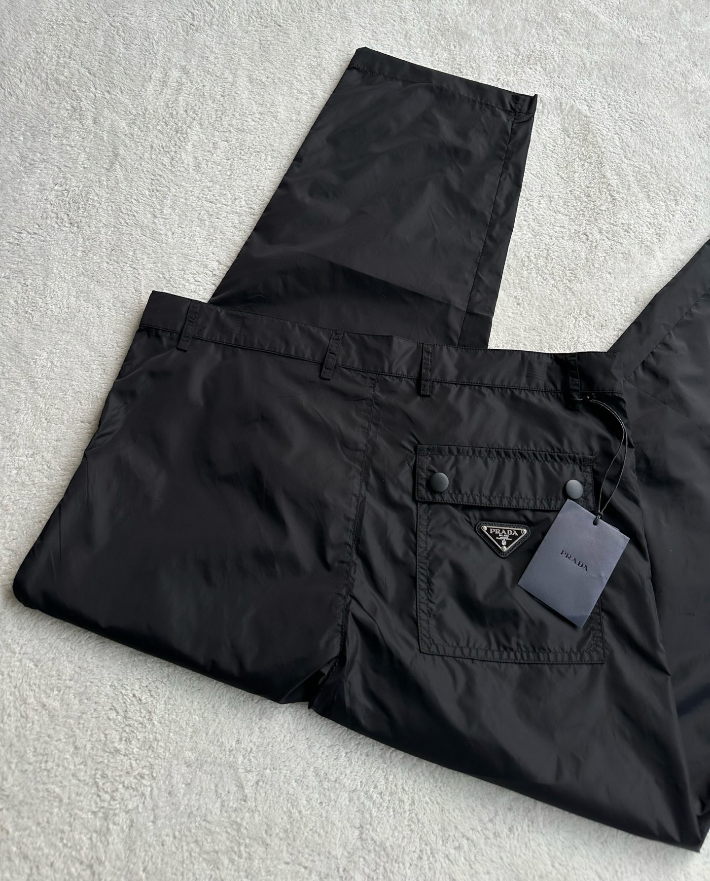 Prada  长裤服装,包 3