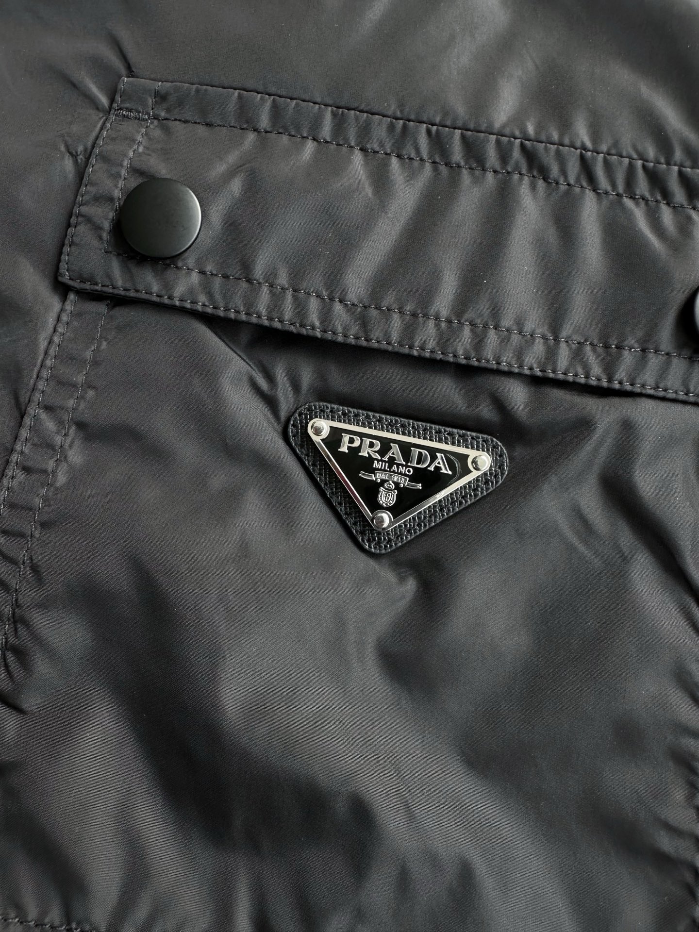 Prada  长裤服装,包 5