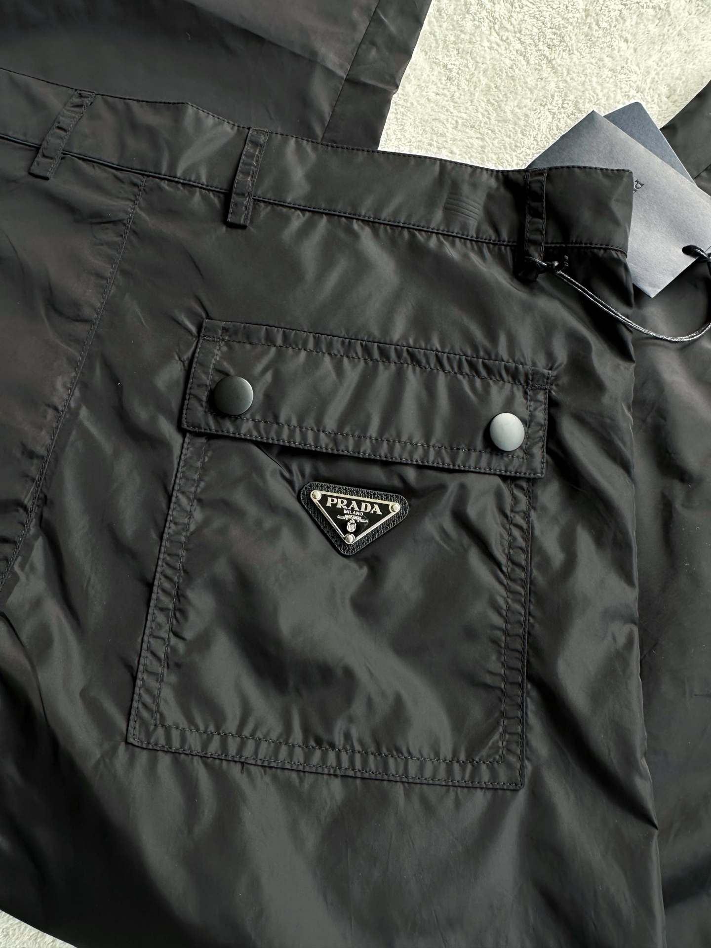 Prada  长裤服装,包 4