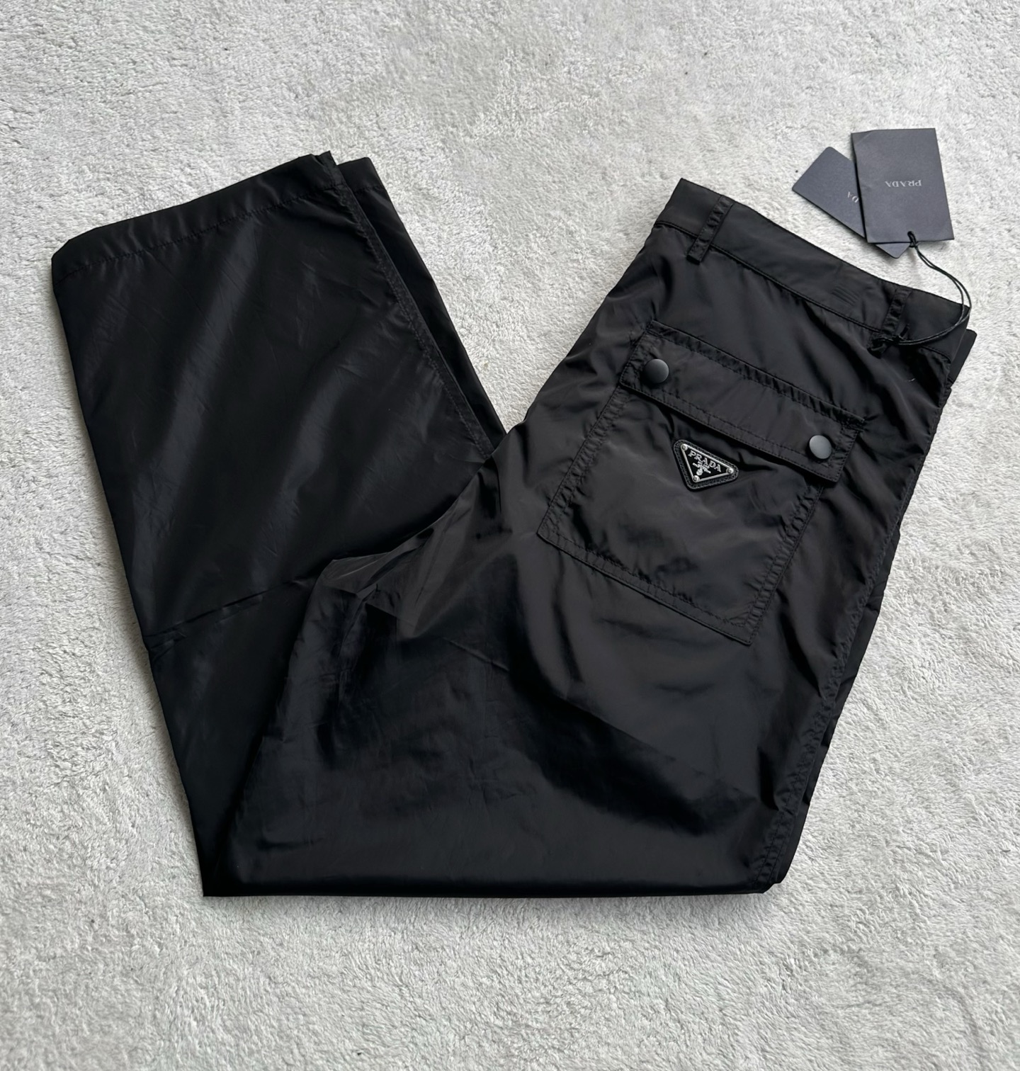 Prad*a…🆕原版级🆕再生尼龙长裤

面料选择:
选用品牌标...