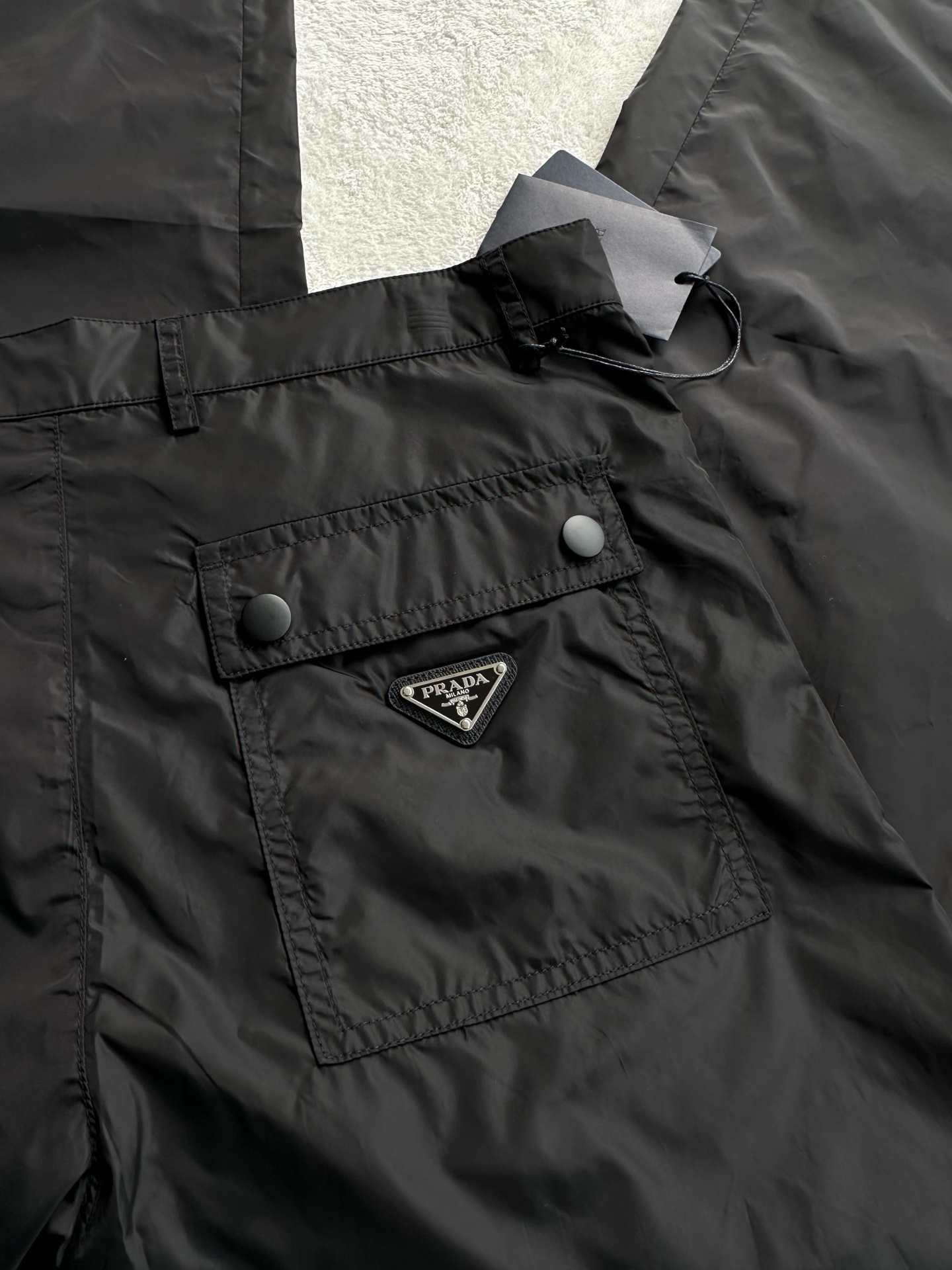 Prada  长裤服装,包 7