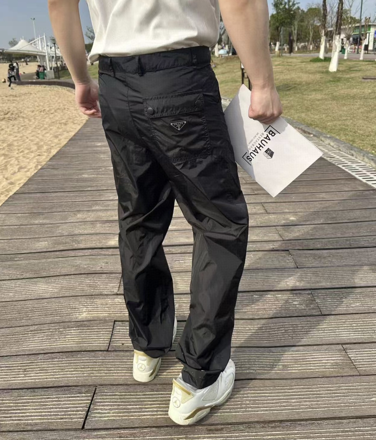 Prada  长裤服装,包 3