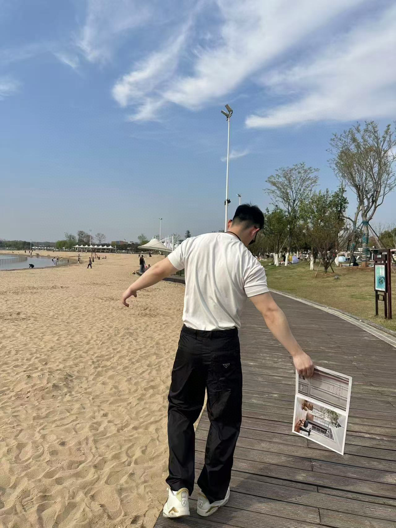 Prada  长裤服装,包 4