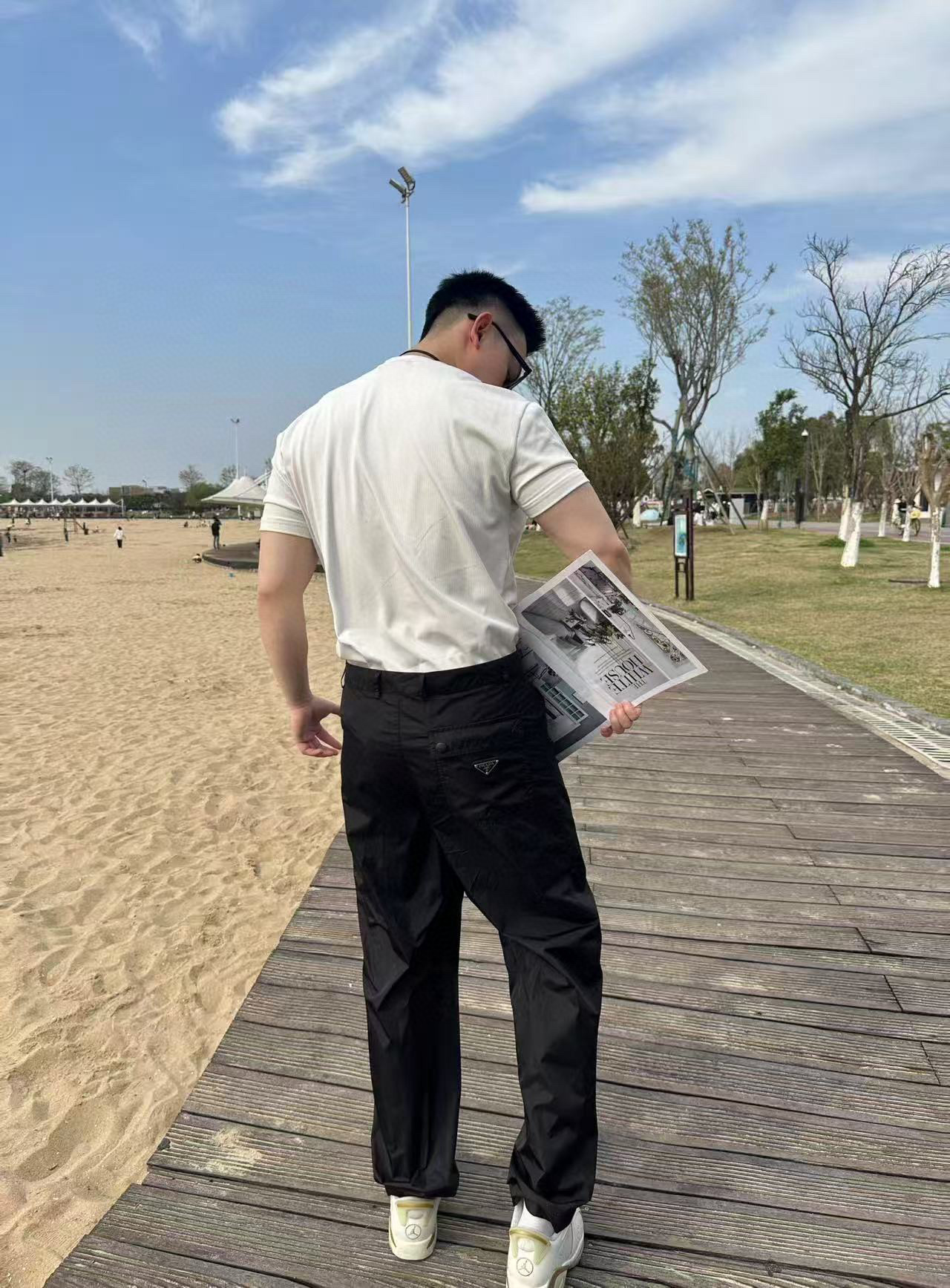 Prada  长裤服装,包 5