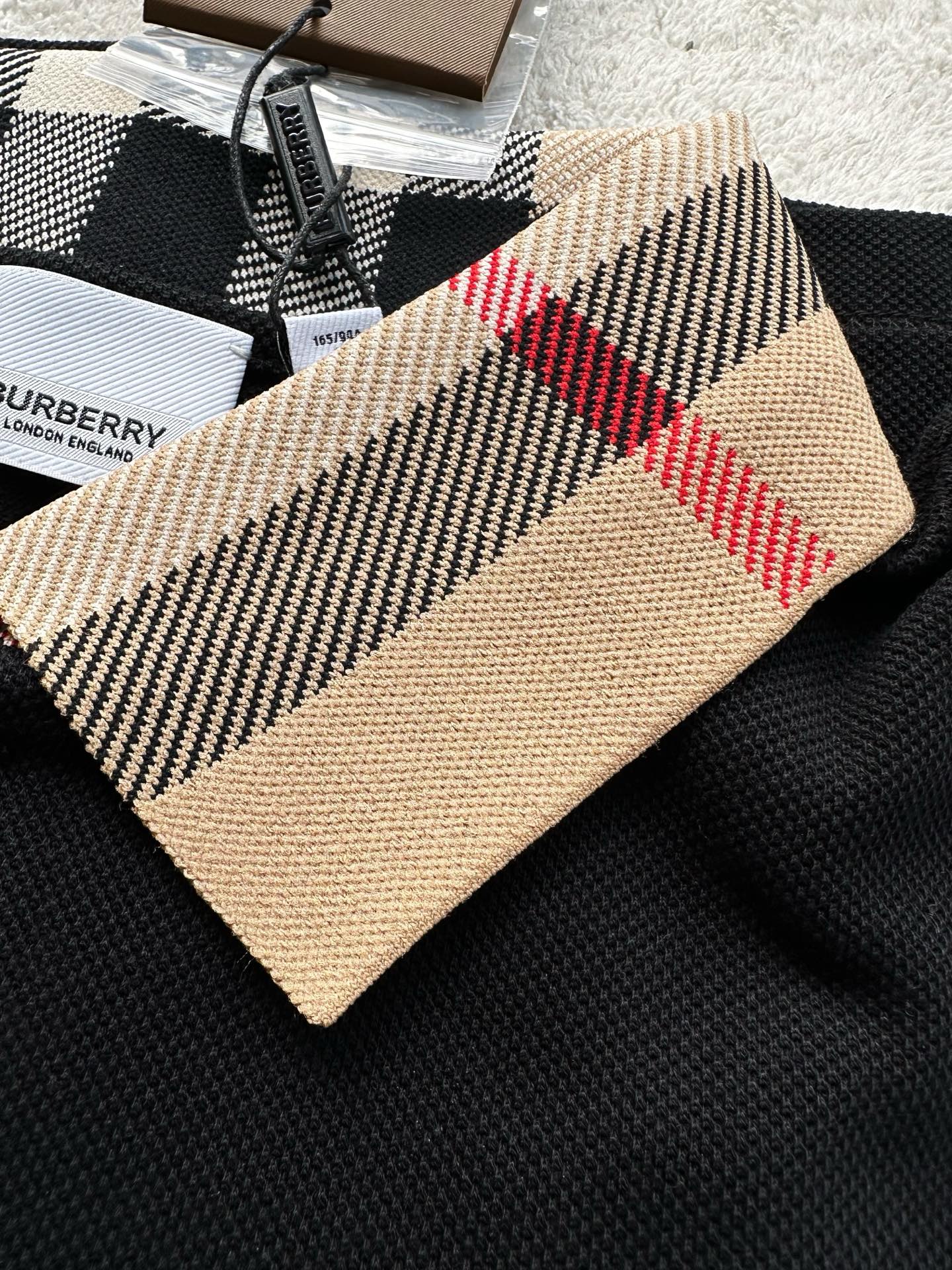 Burberry  POLO衫服装,包 4