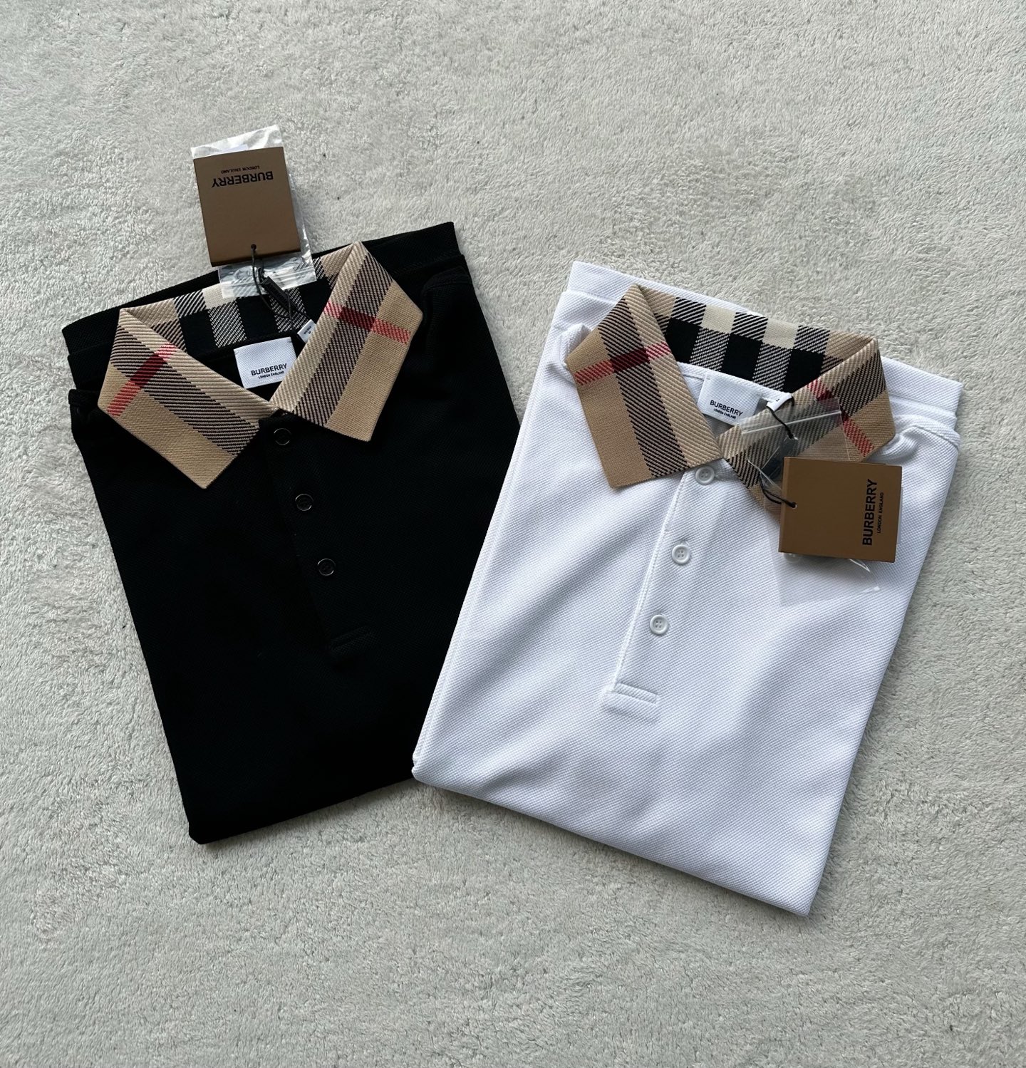 Burberr*y…🆕原版级🆕棉质POLO衫
面料：棉质珠地网眼布面...