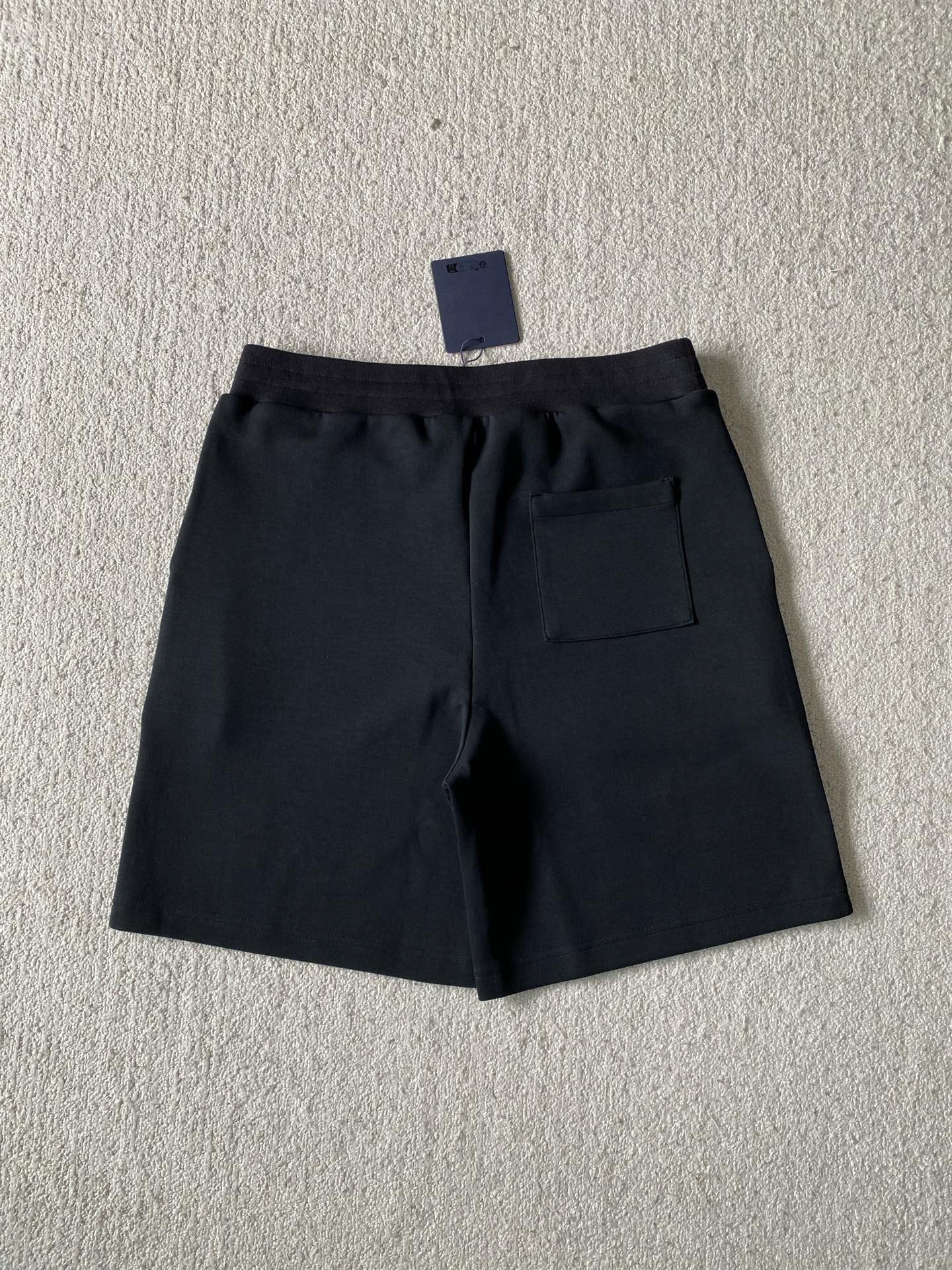 Louis Vuitton  短裤服装,包 9