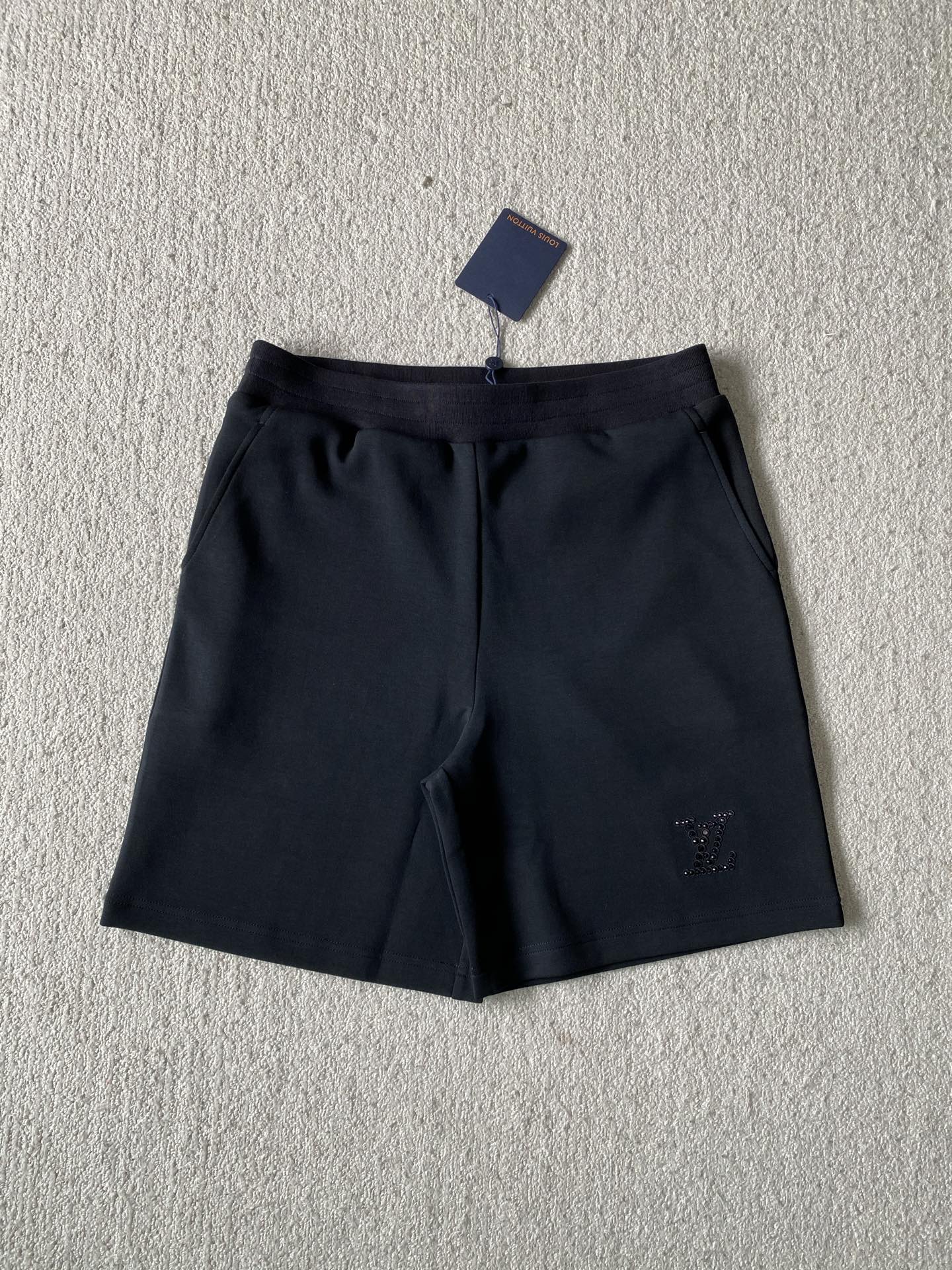 Louis*V…🆕原版级🆕小暗钻直筒短裤

⚠原¥9,300购买；单...