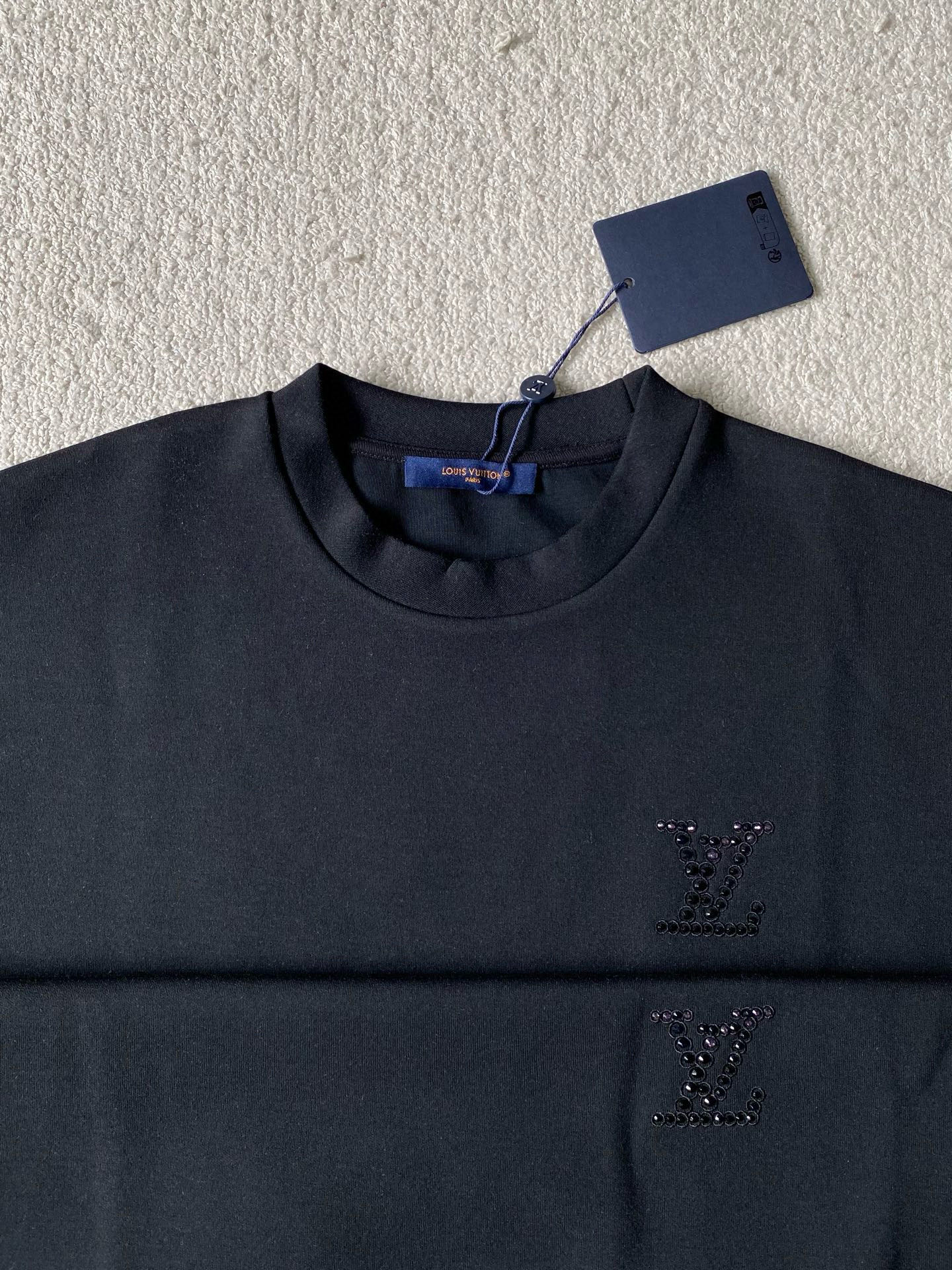 Louis Vuitton  短袖服装,包 3