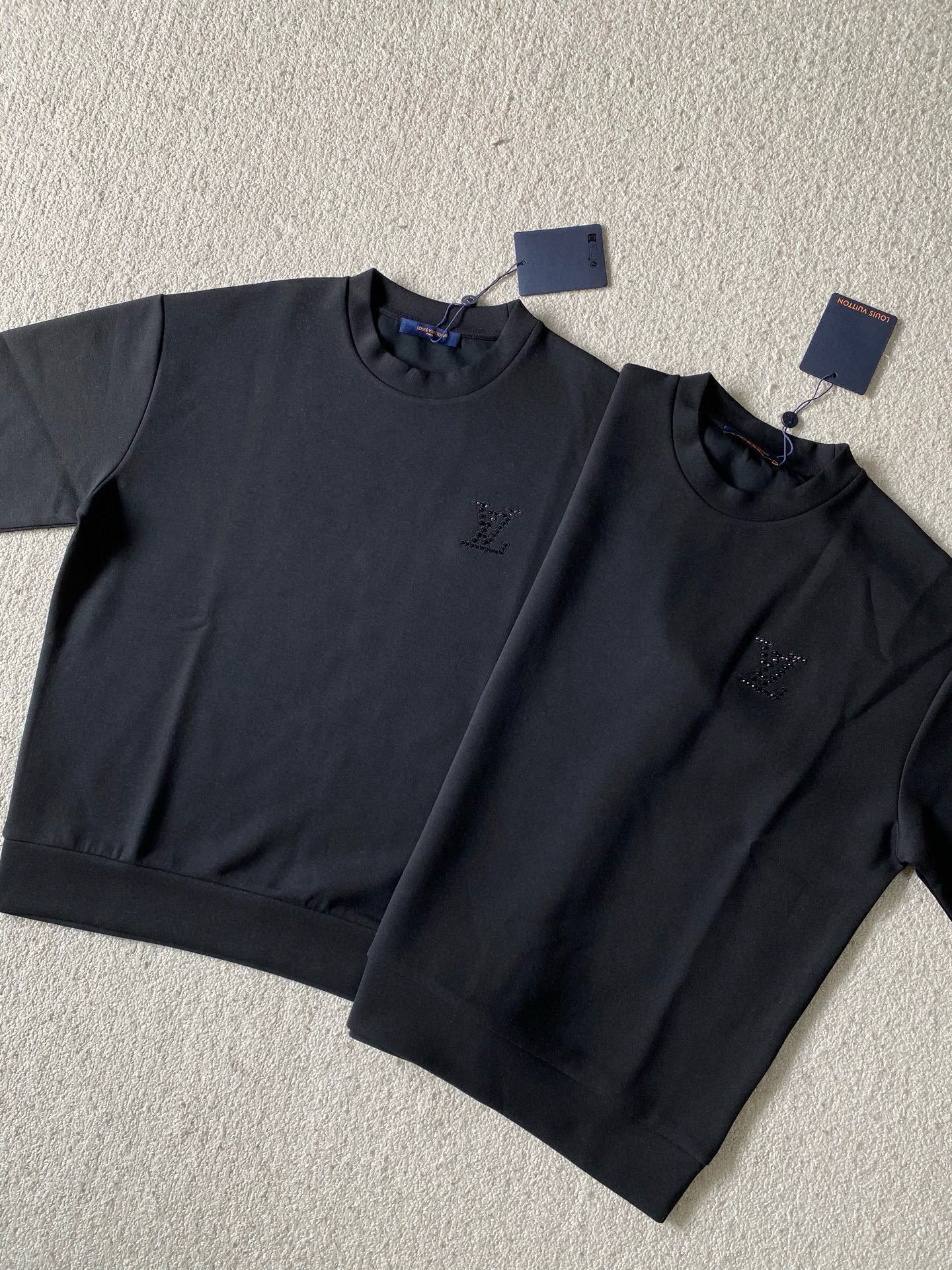 Louis Vuitton  短袖服装,包 2