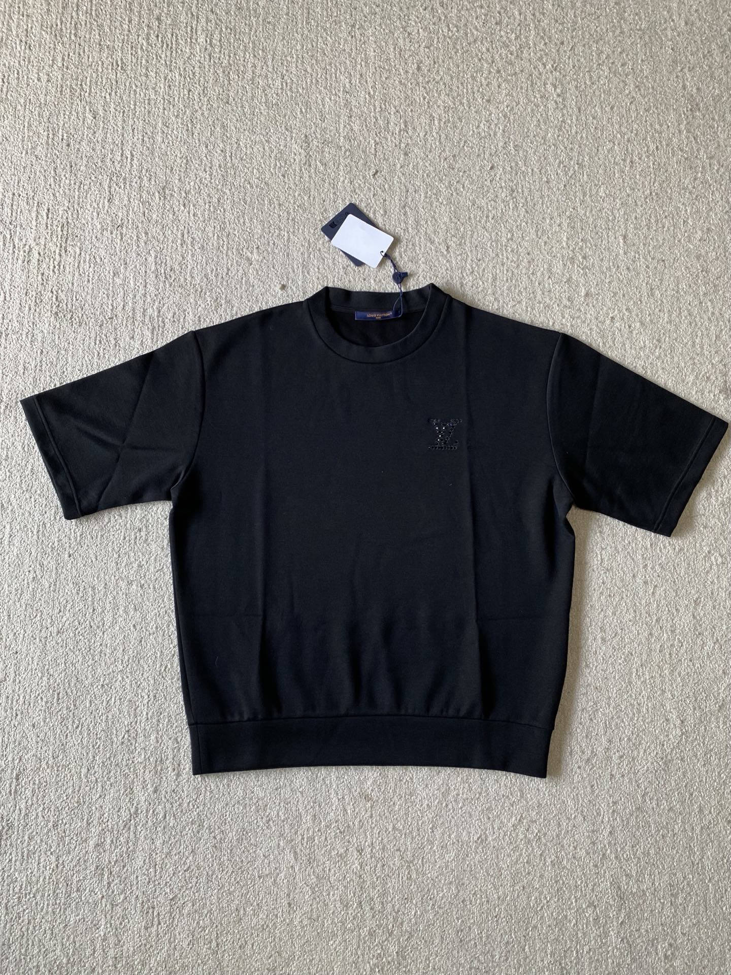 Louis*V…🆕原版级🆕小暗钻圆领短袖

⚠原¥10,300购买；单...