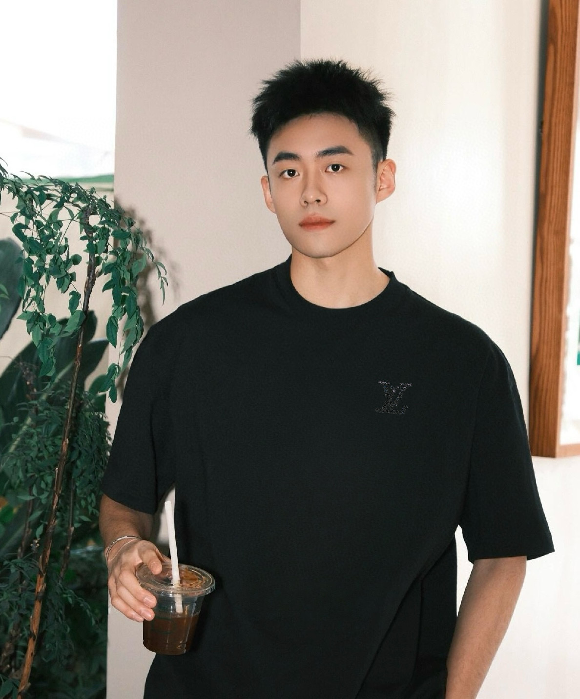 Louis Vuitton  短袖服装,包 3