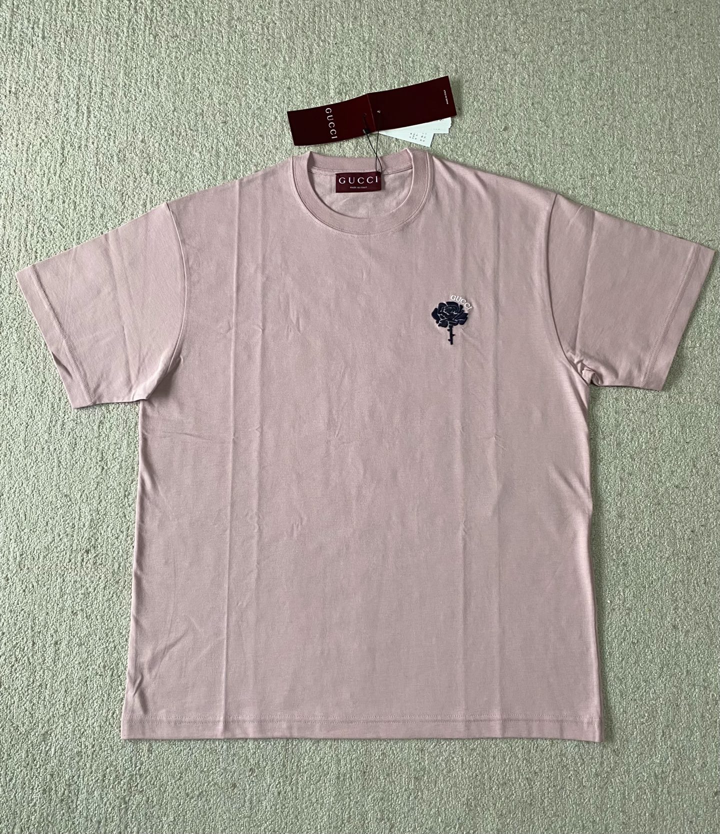 Gucc*1…🆕原版级🆕玫瑰刺绣圆领短袖
发售色系：白色、...