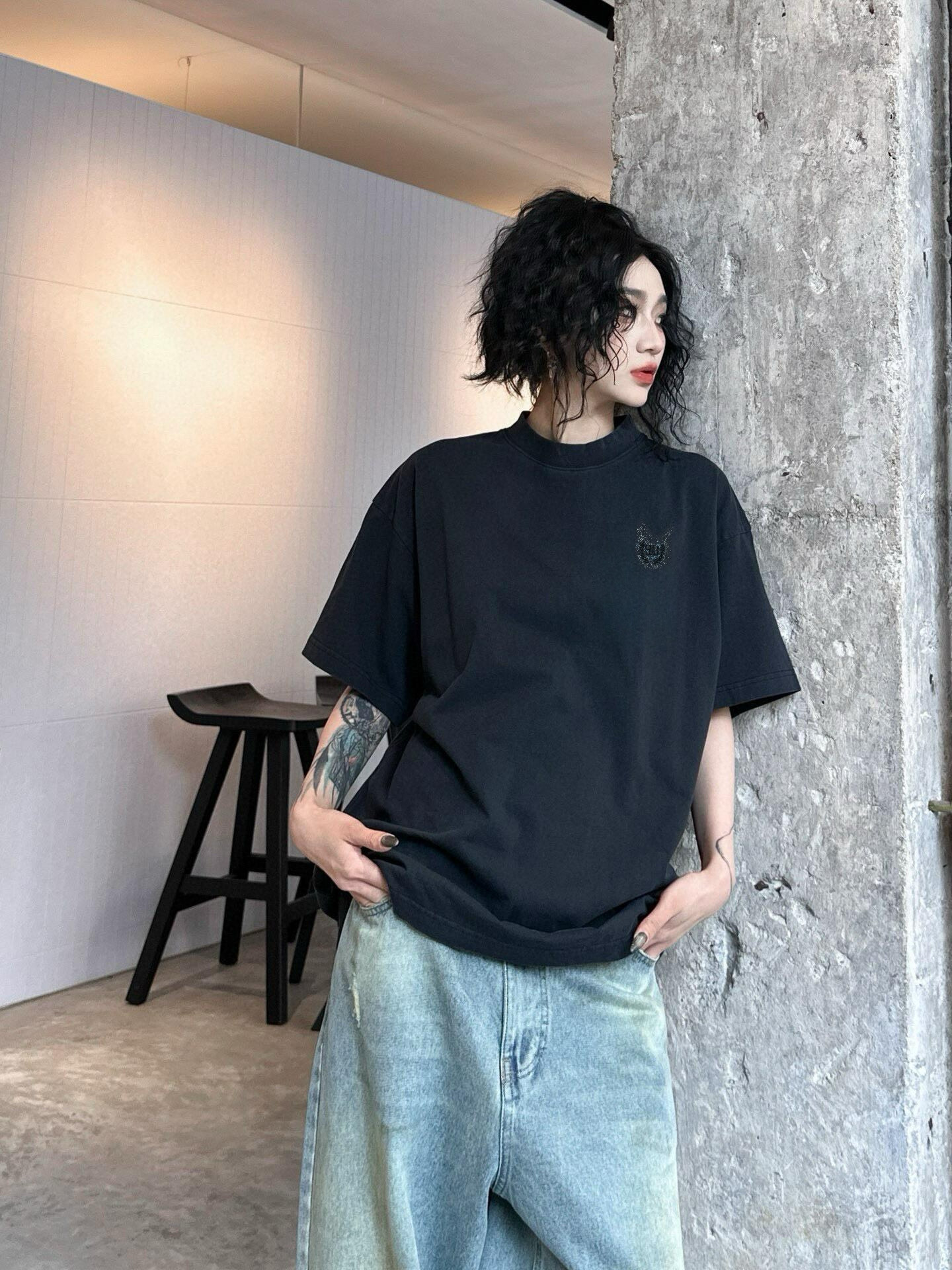 Balenciaga  短袖服装 8