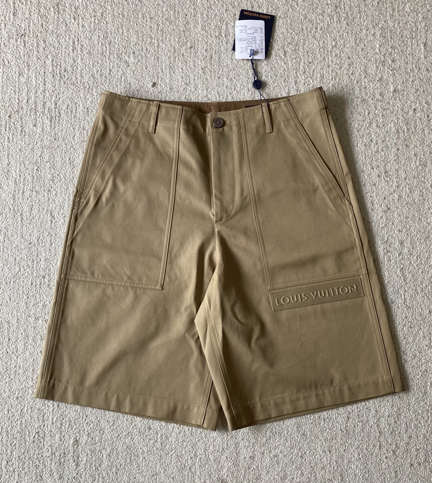 Louis*V…🆕原版级🆕字条直筒休闲短裤

⚠原¥8,450购买；...