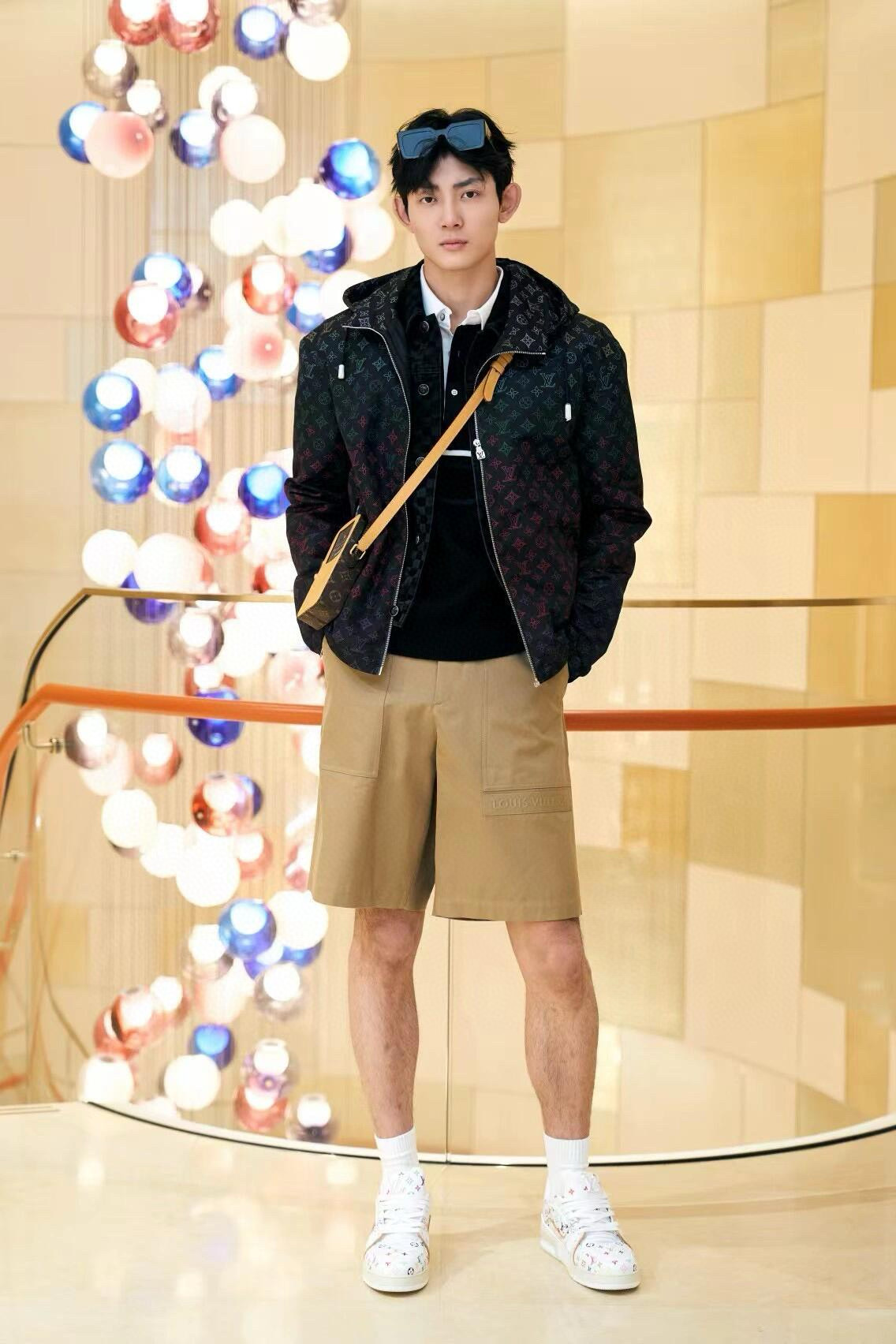 Louis Vuitton  休闲短裤服装,包 4