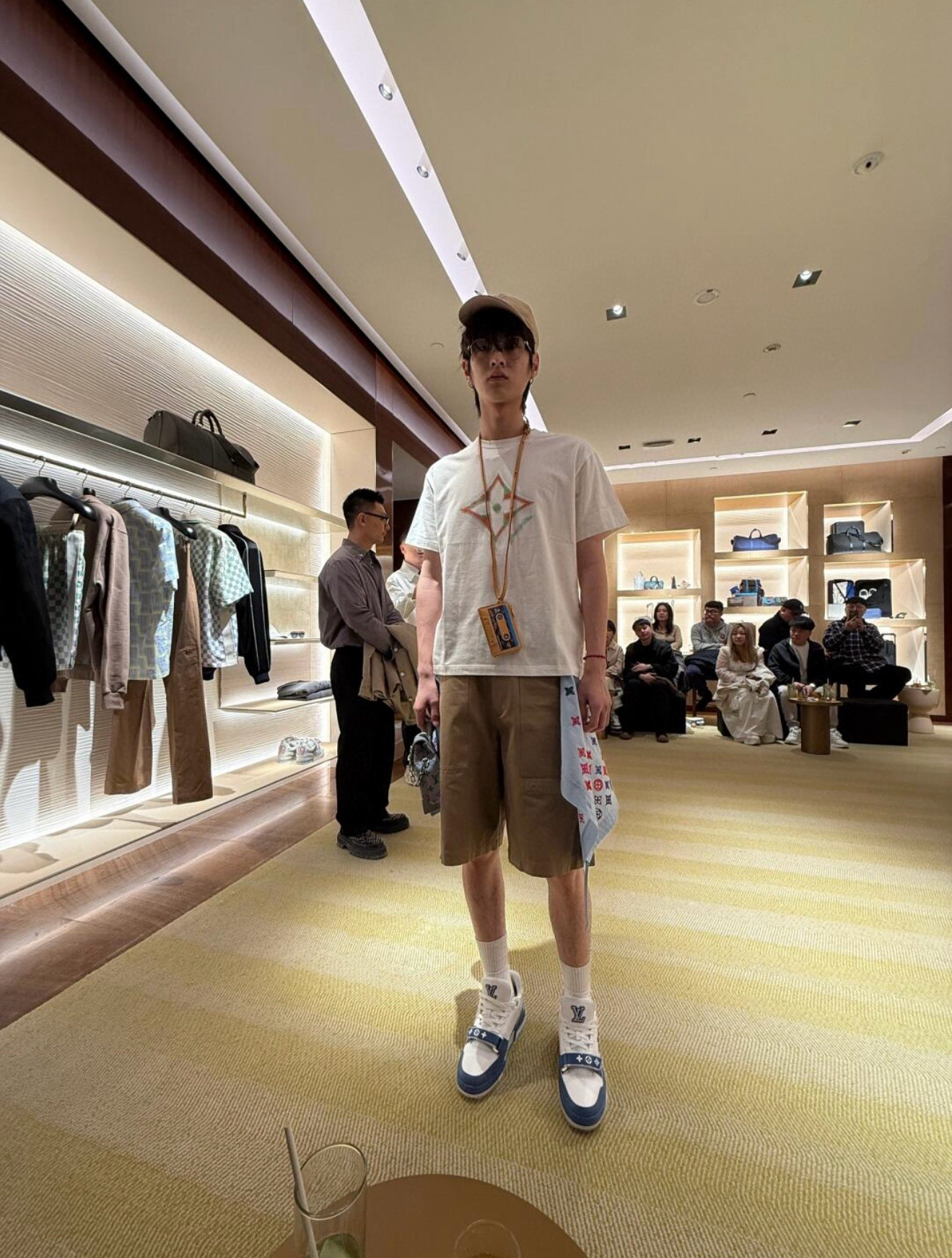 Louis Vuitton  休闲短裤服装,包 9