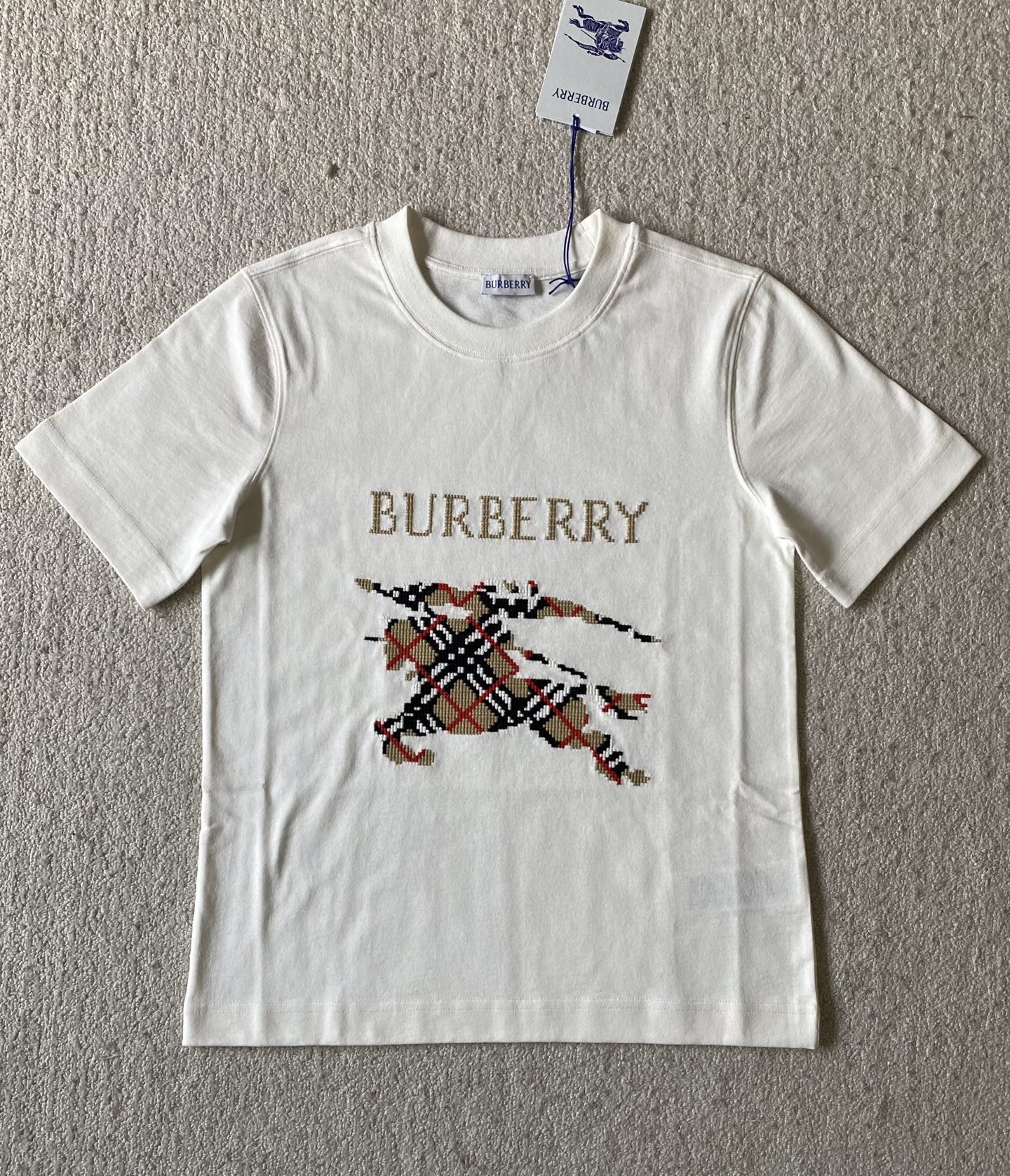 Burberr*y…🆕原版级🆕十字绣格纹战马圆领短袖

⚠原¥4,800...