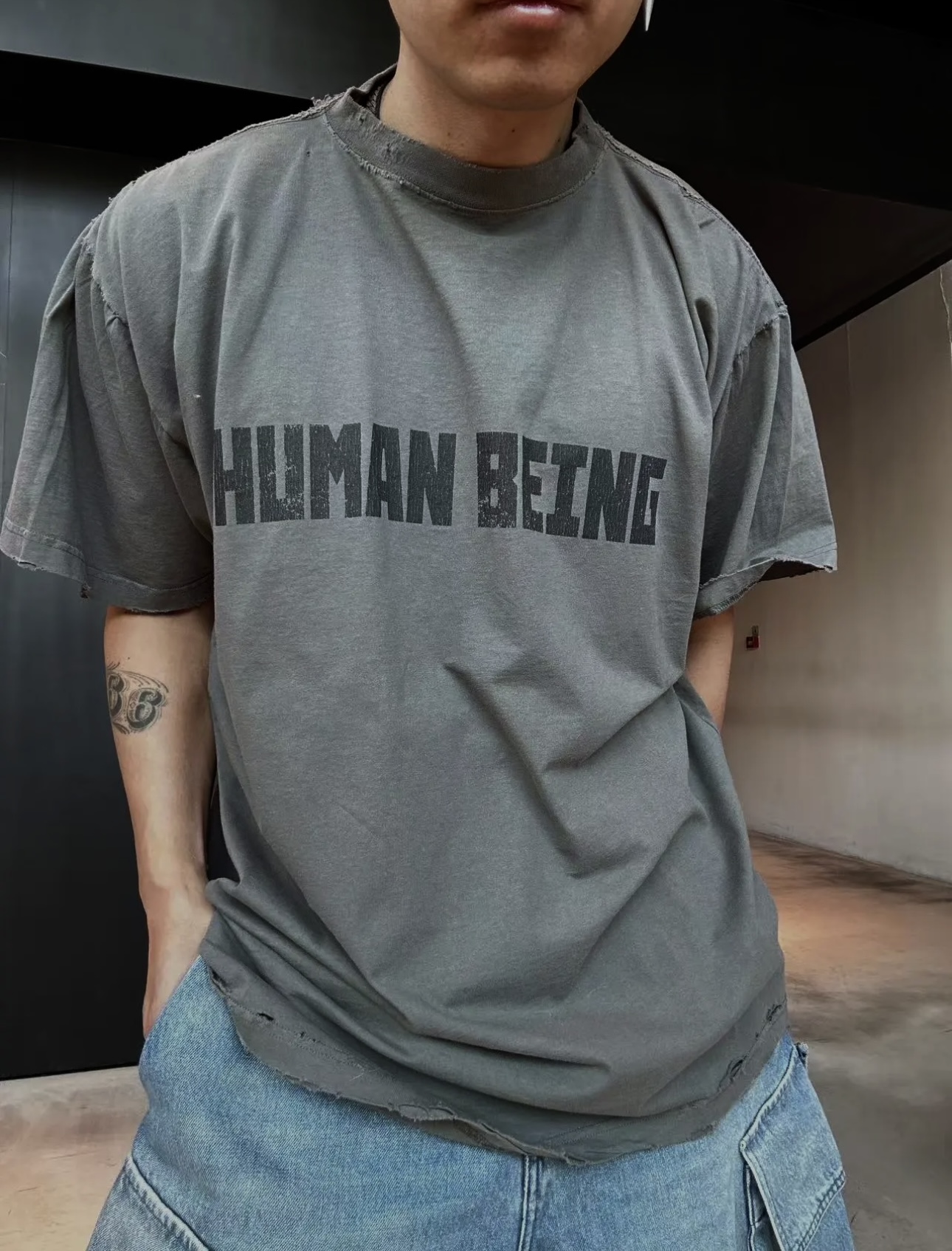 Balenciaga HUMAN 短袖服装 5