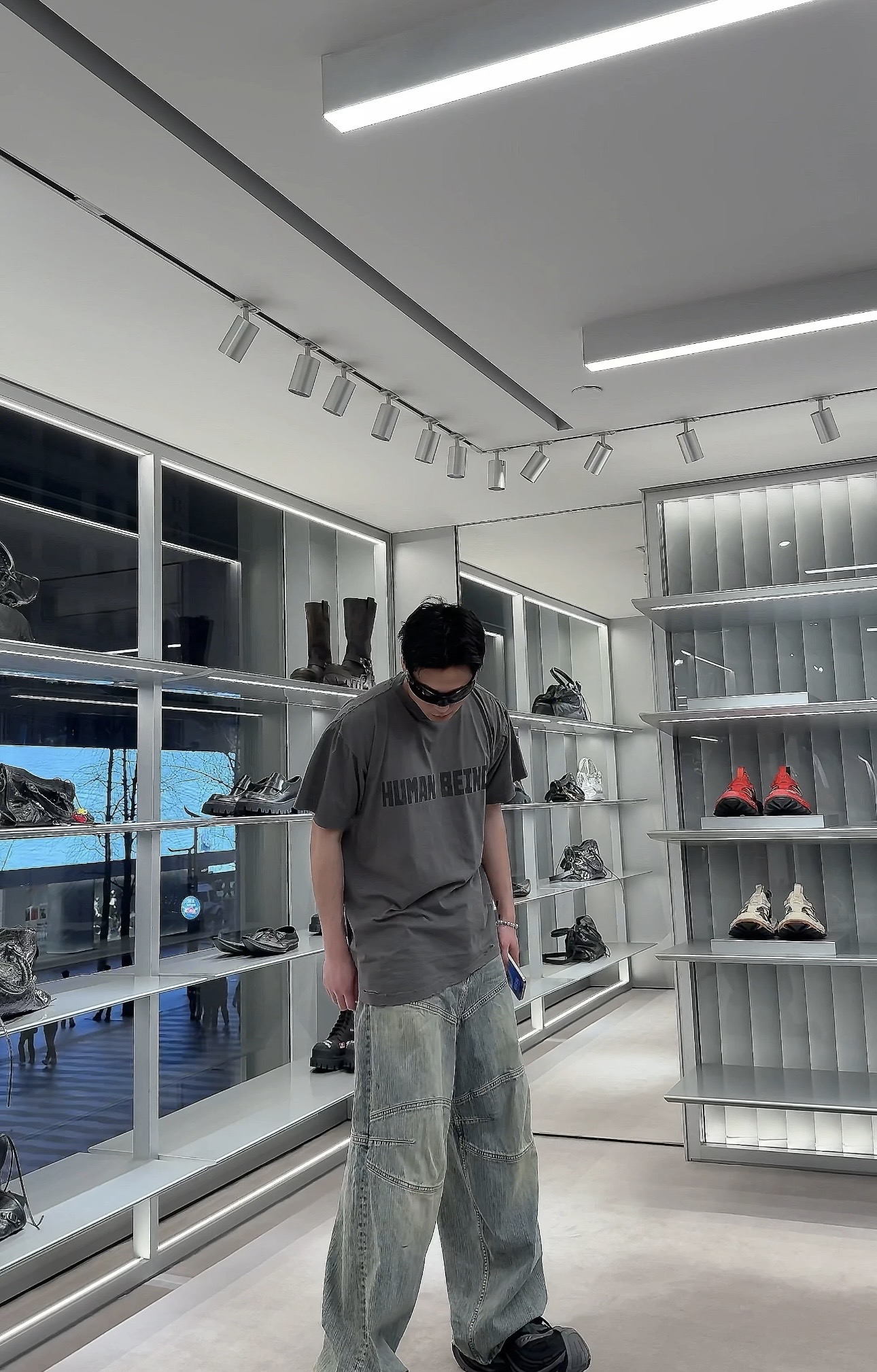 Balenciaga HUMAN 短袖服装 6