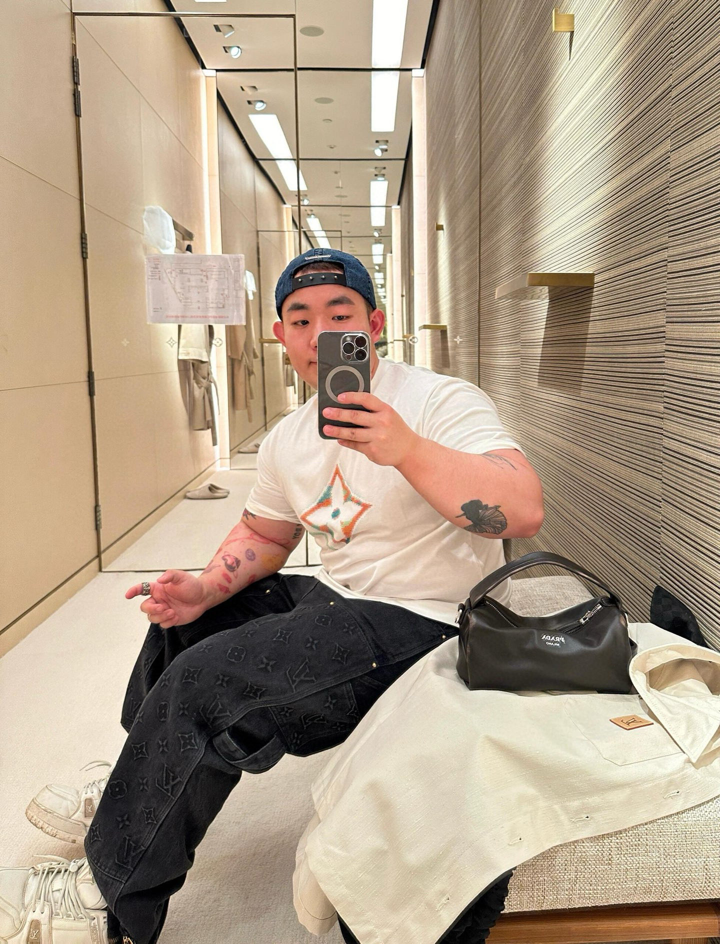 Louis Vuitton  短袖服装,包 9