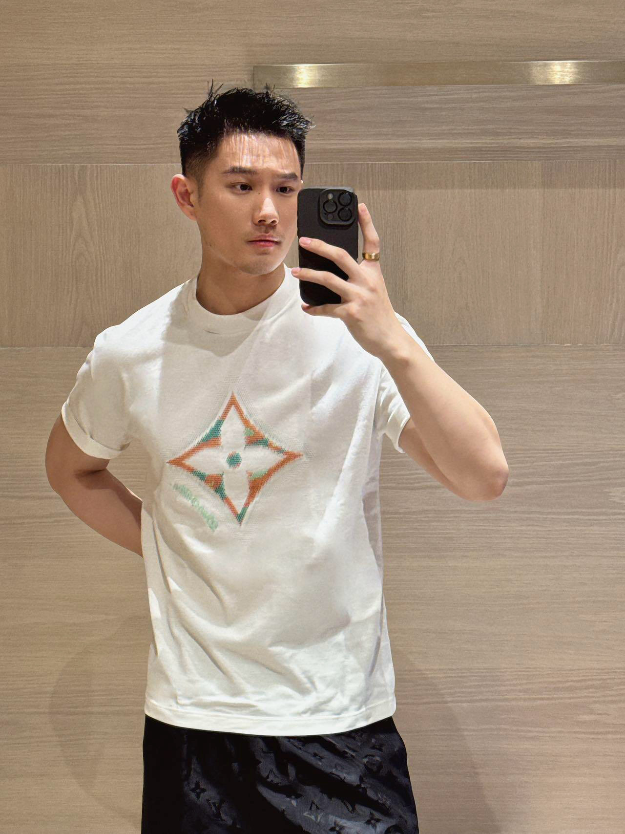 Louis Vuitton  短袖服装,包 2